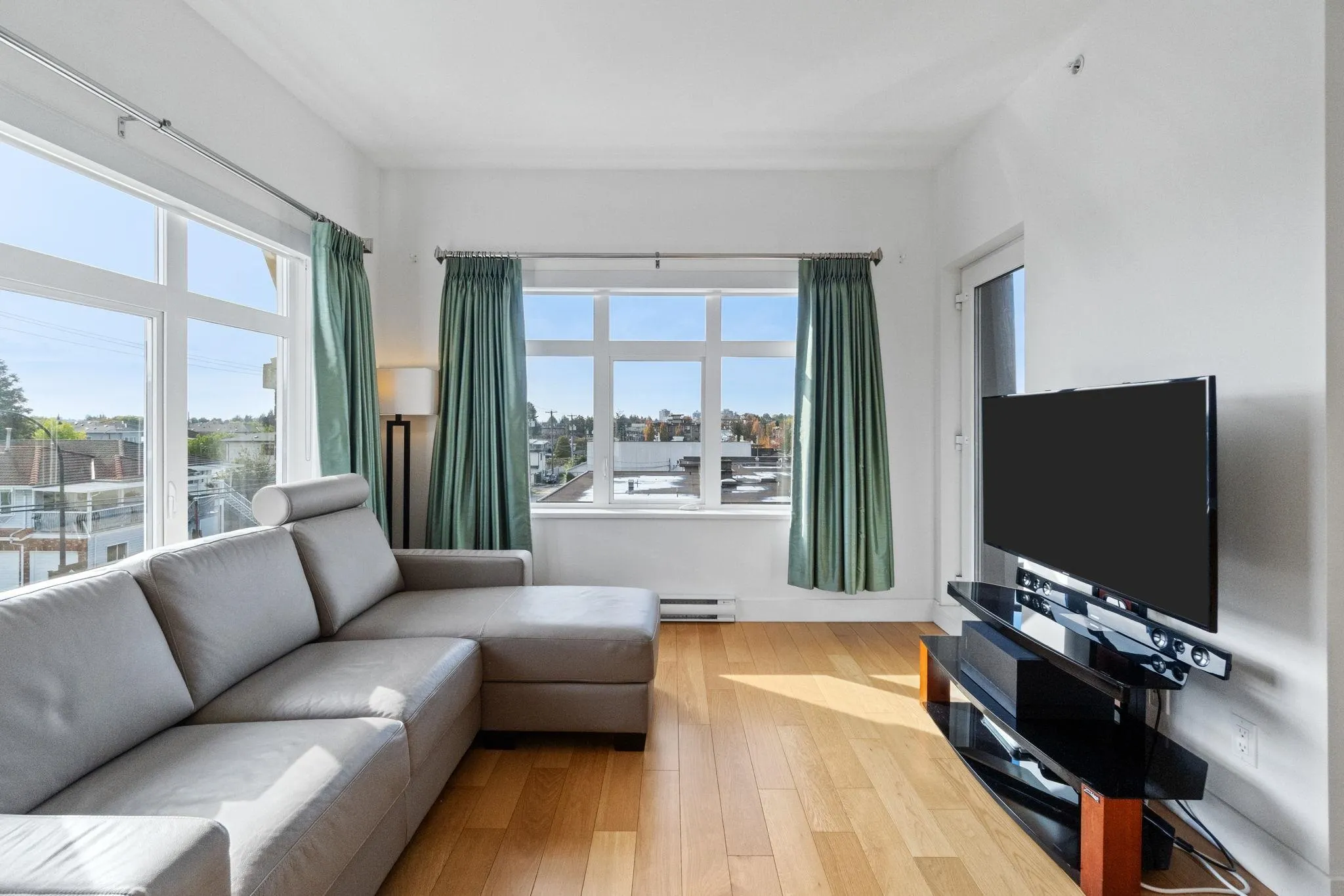 307 4710 Hastings Street
