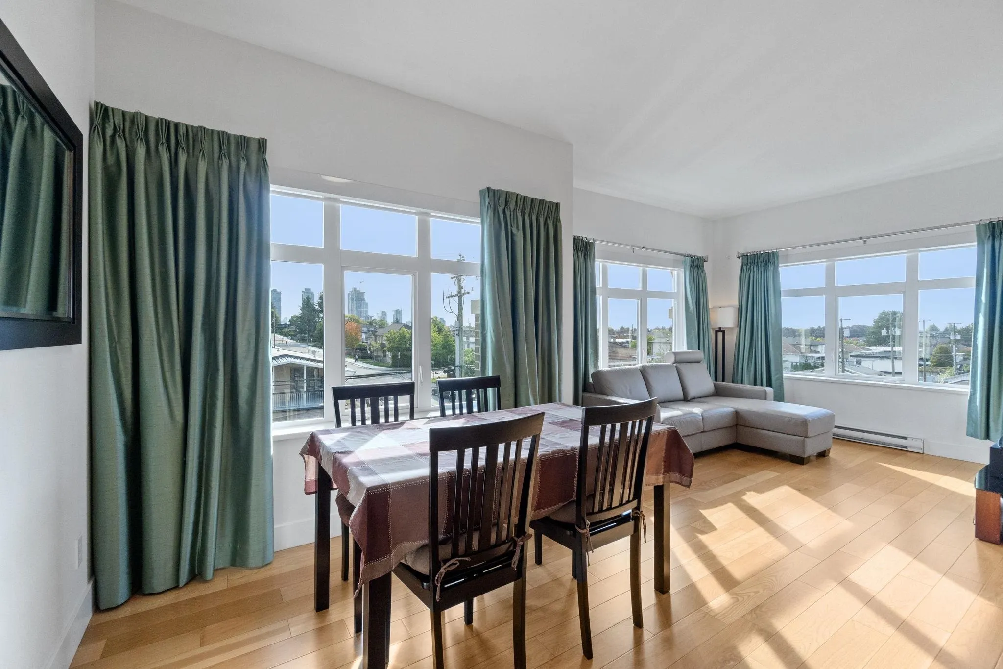 307 4710 Hastings Street