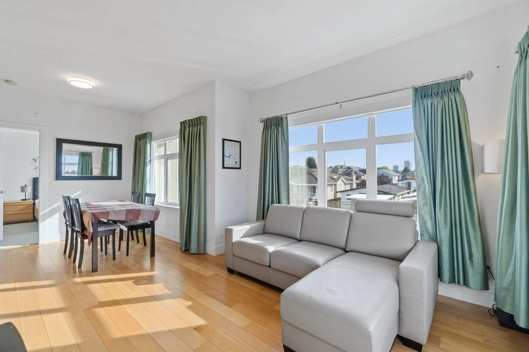 307 4710 Hastings Street
