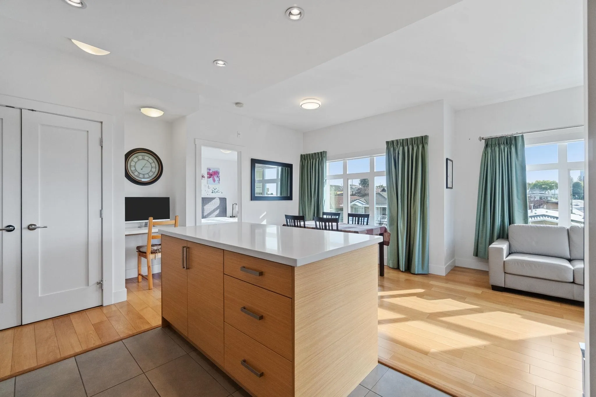 307 4710 Hastings Street