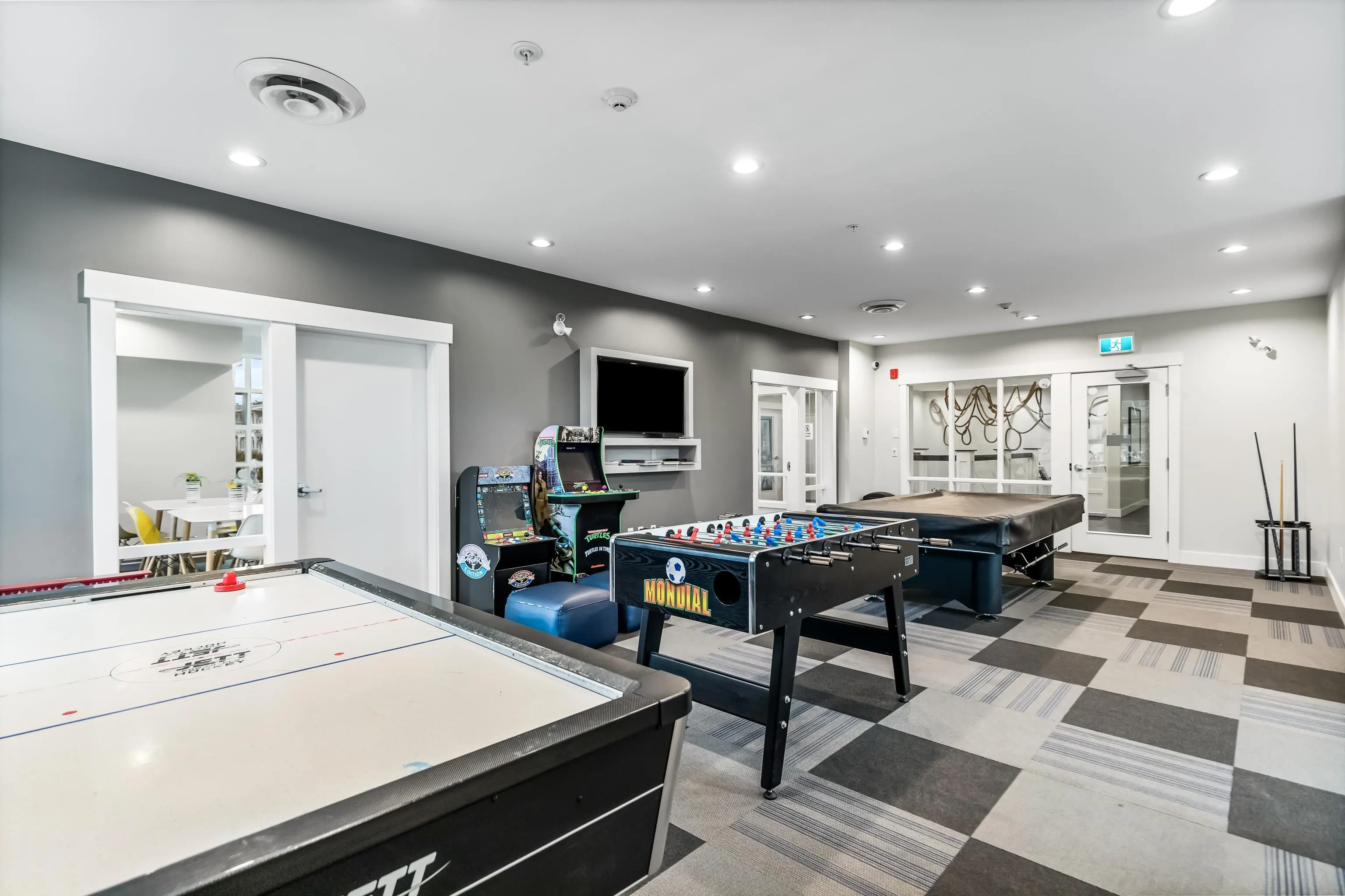 71 5550 Admiral Way