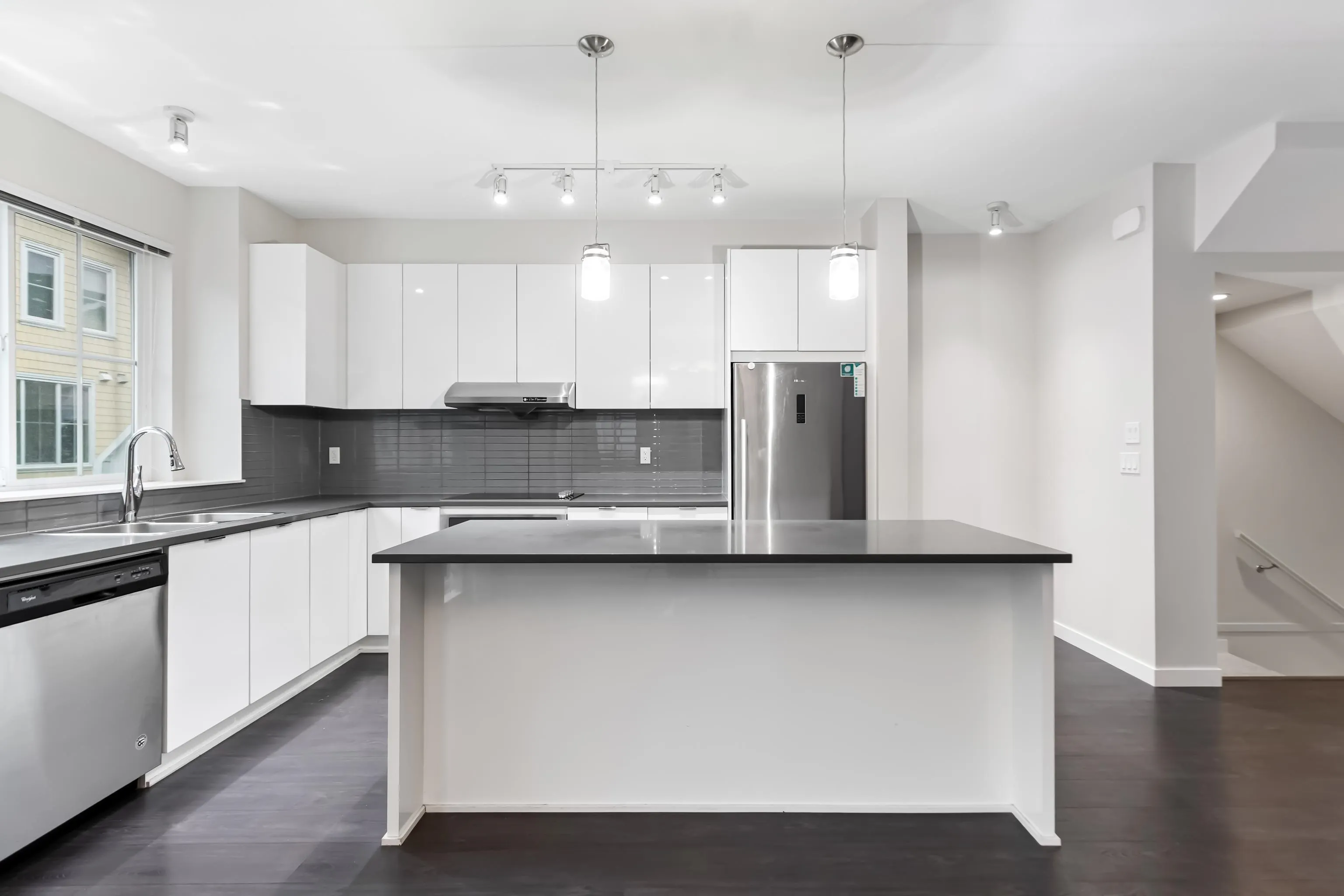 71 5550 Admiral Way
