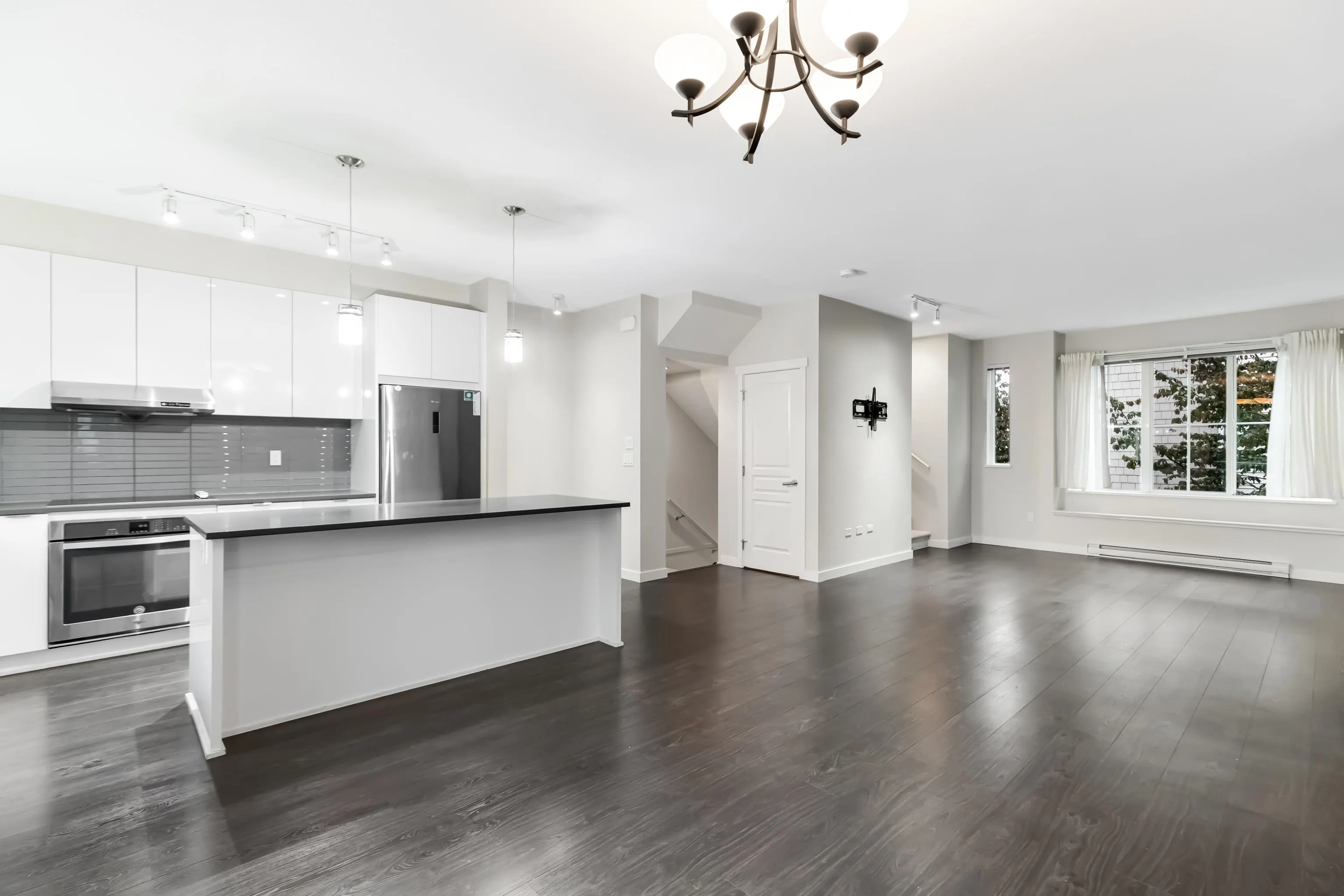 71 5550 Admiral Way