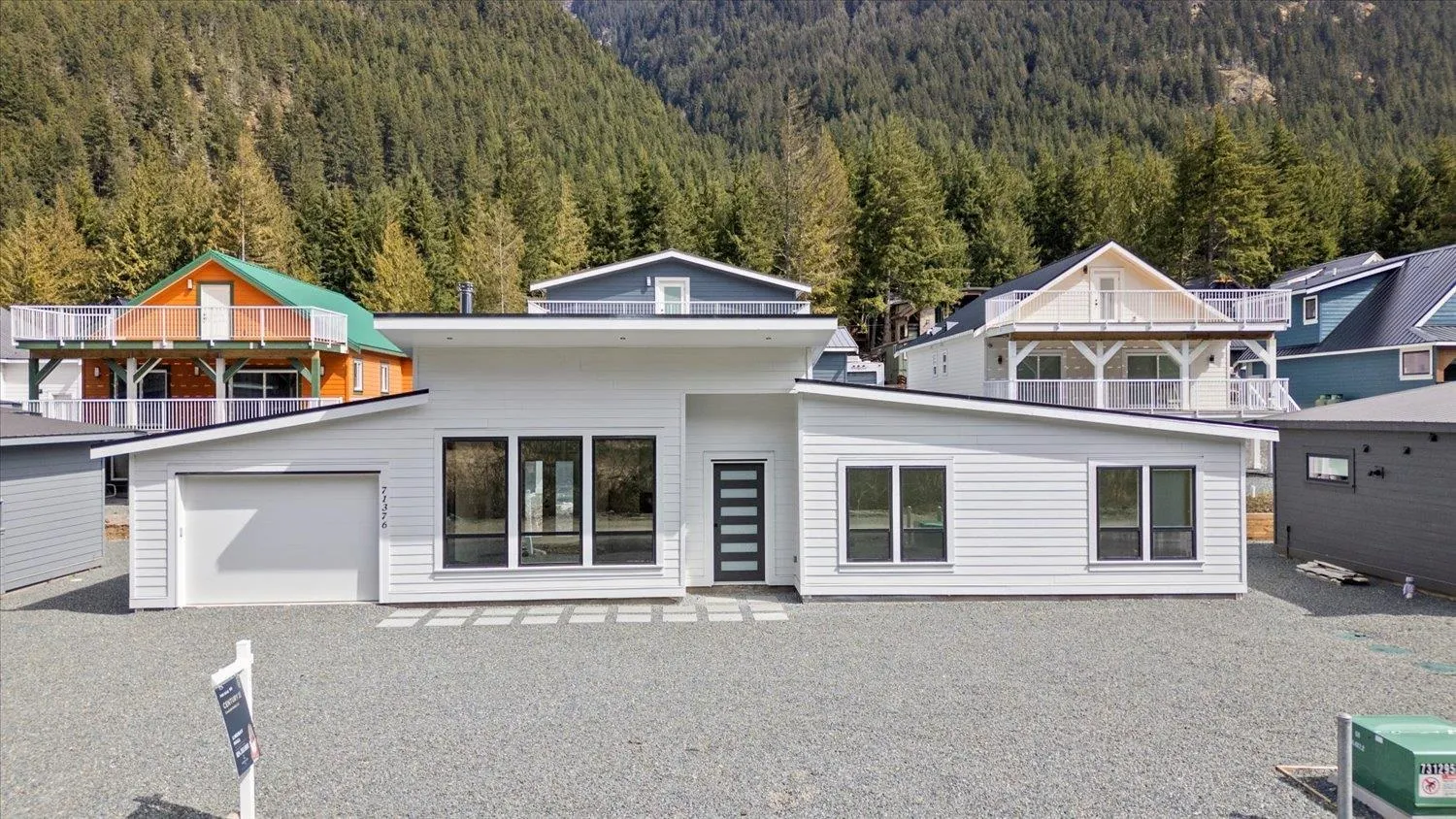 HG185 71376 Grove Place