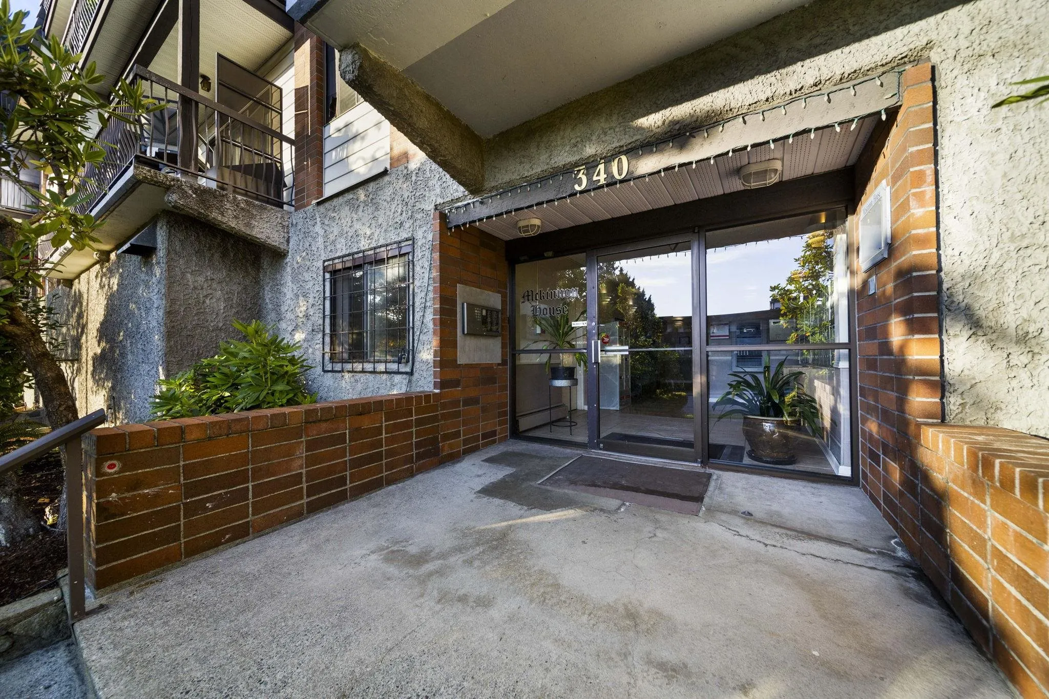 337 340 W 3rd Street