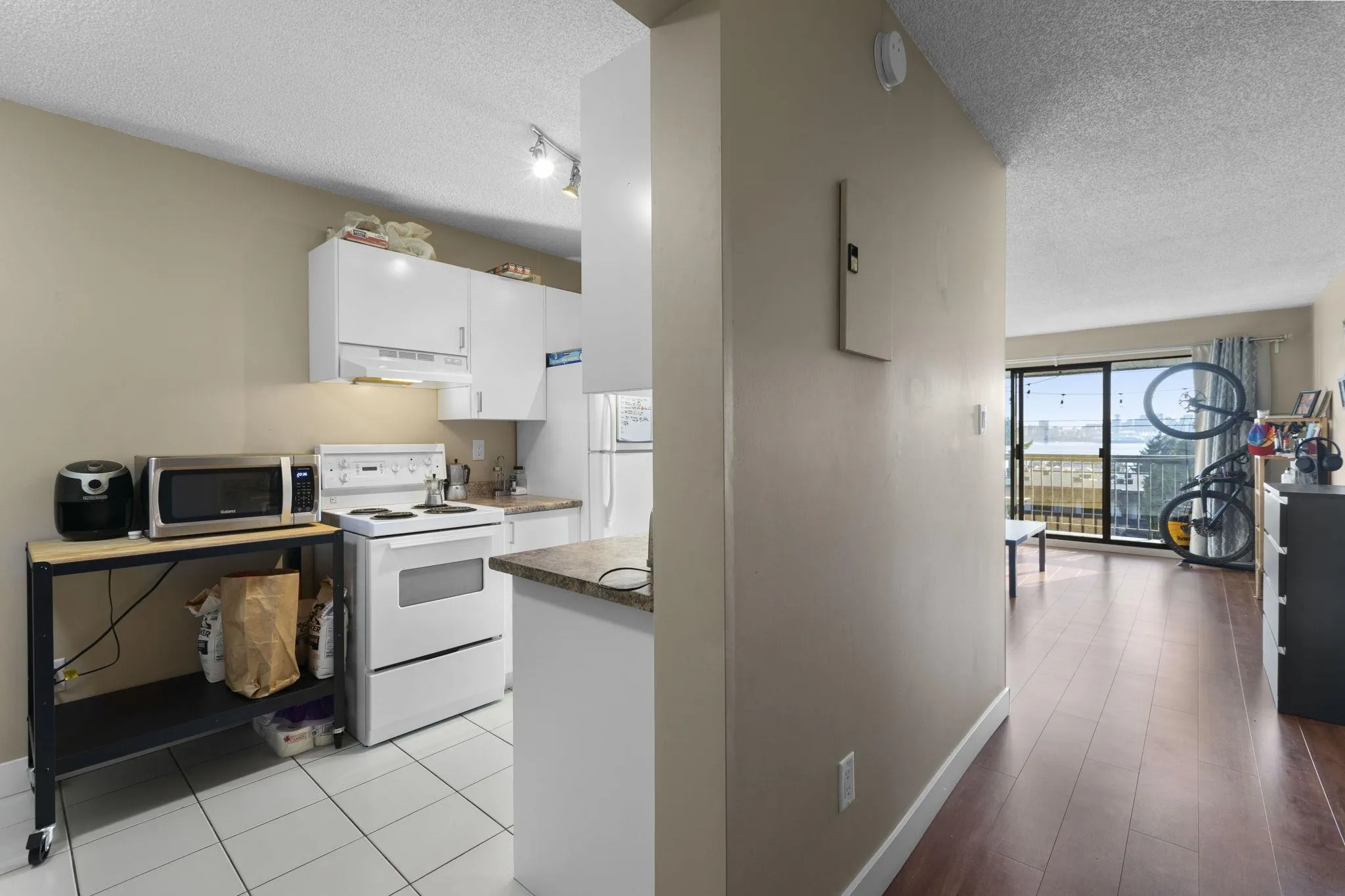 337 340 W 3rd Street