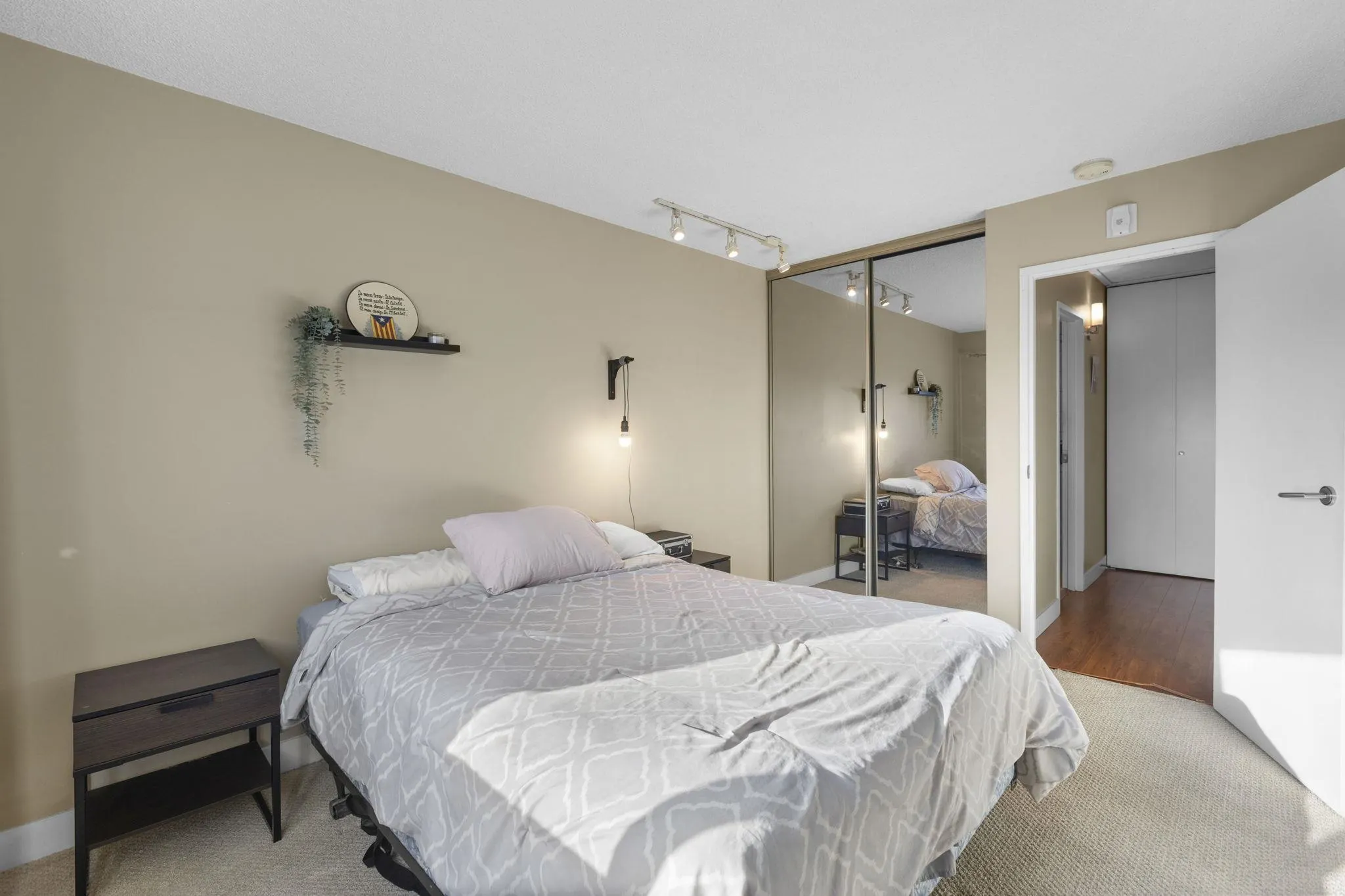 337 340 W 3rd Street