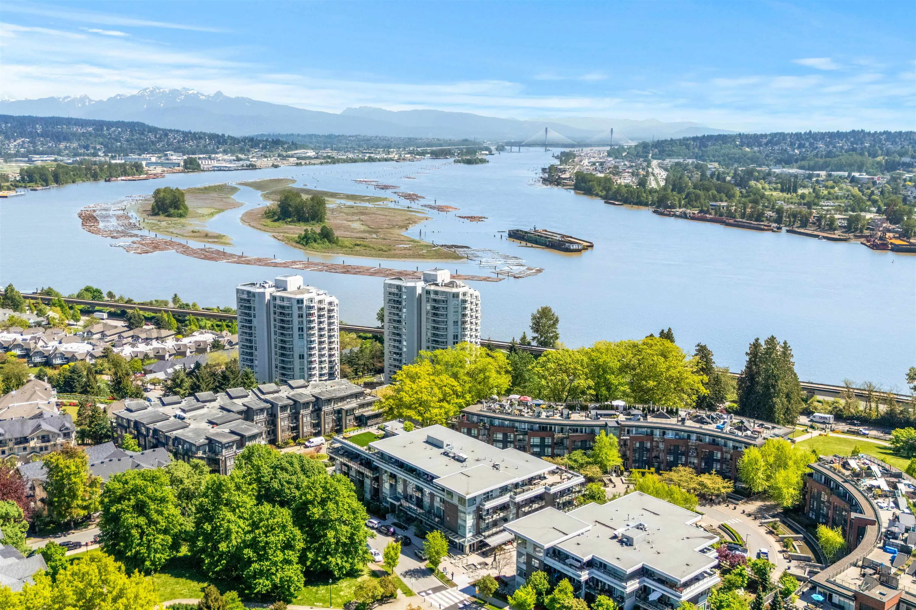 305 28 E Royal Avenue