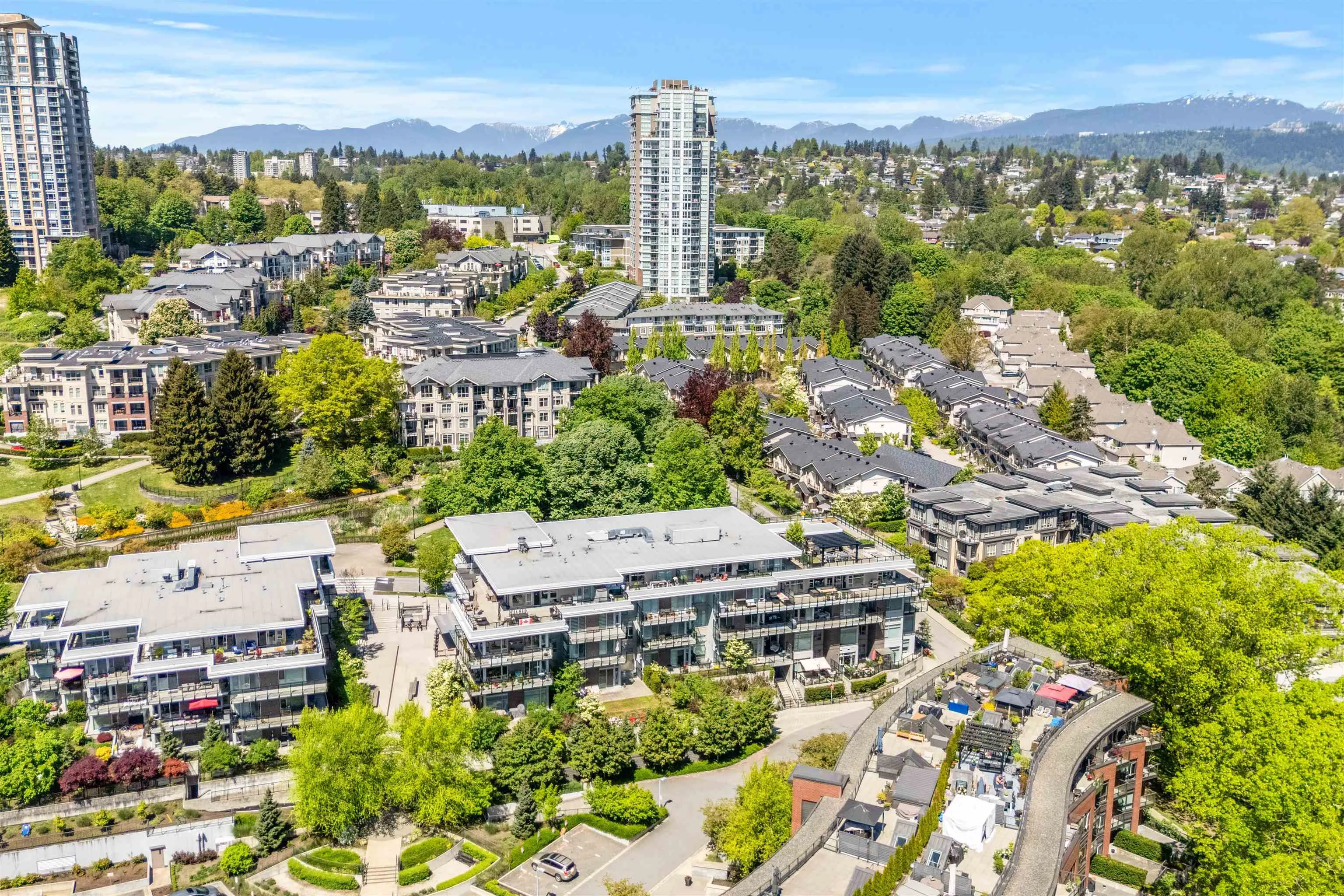 305 28 E Royal Avenue