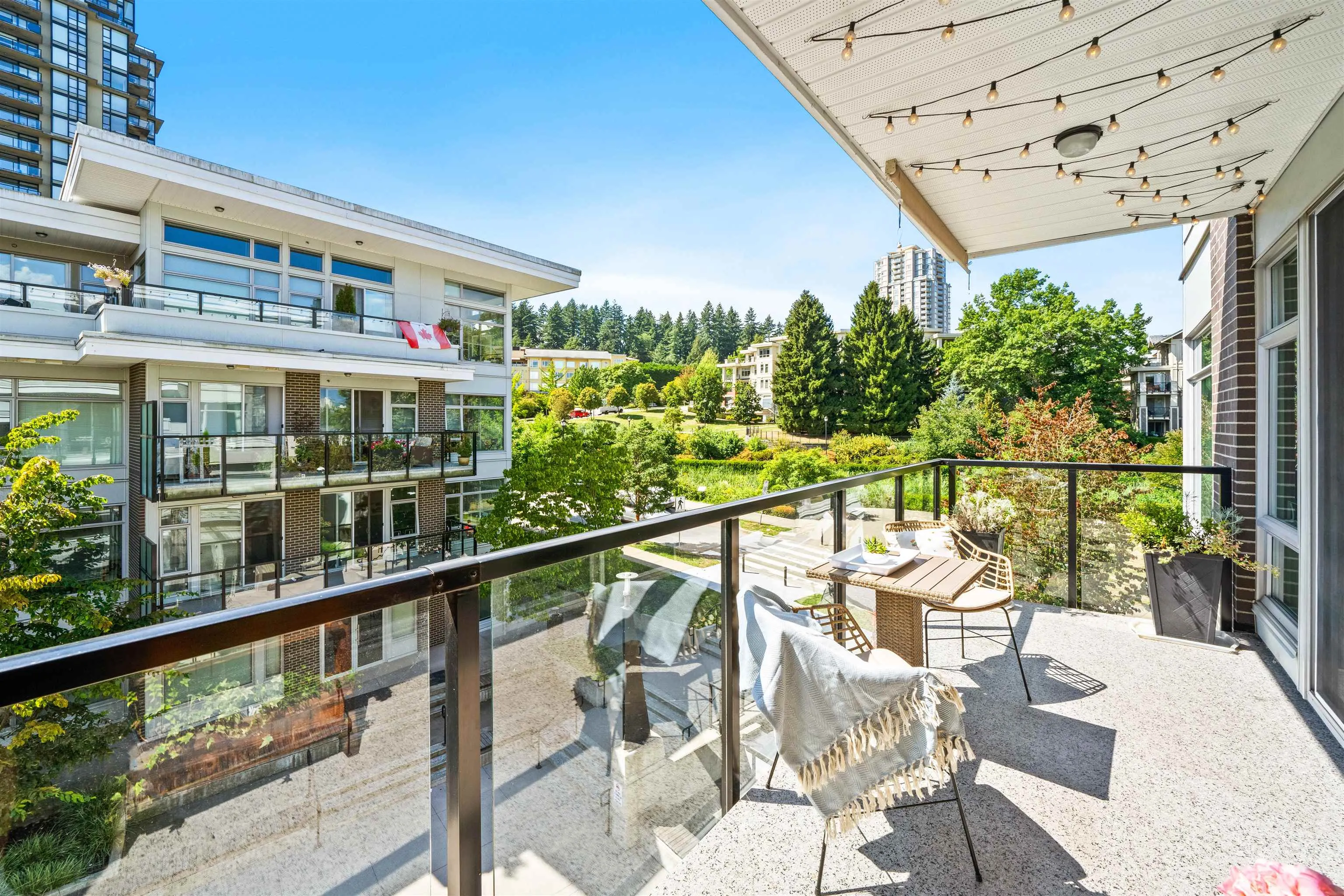 305 28 E Royal Avenue