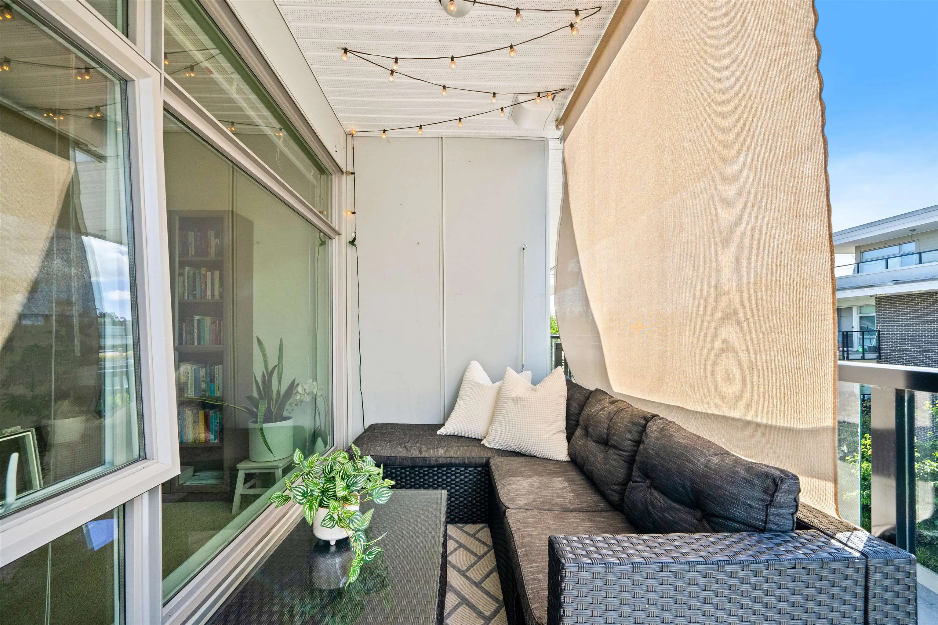 305 28 E Royal Avenue