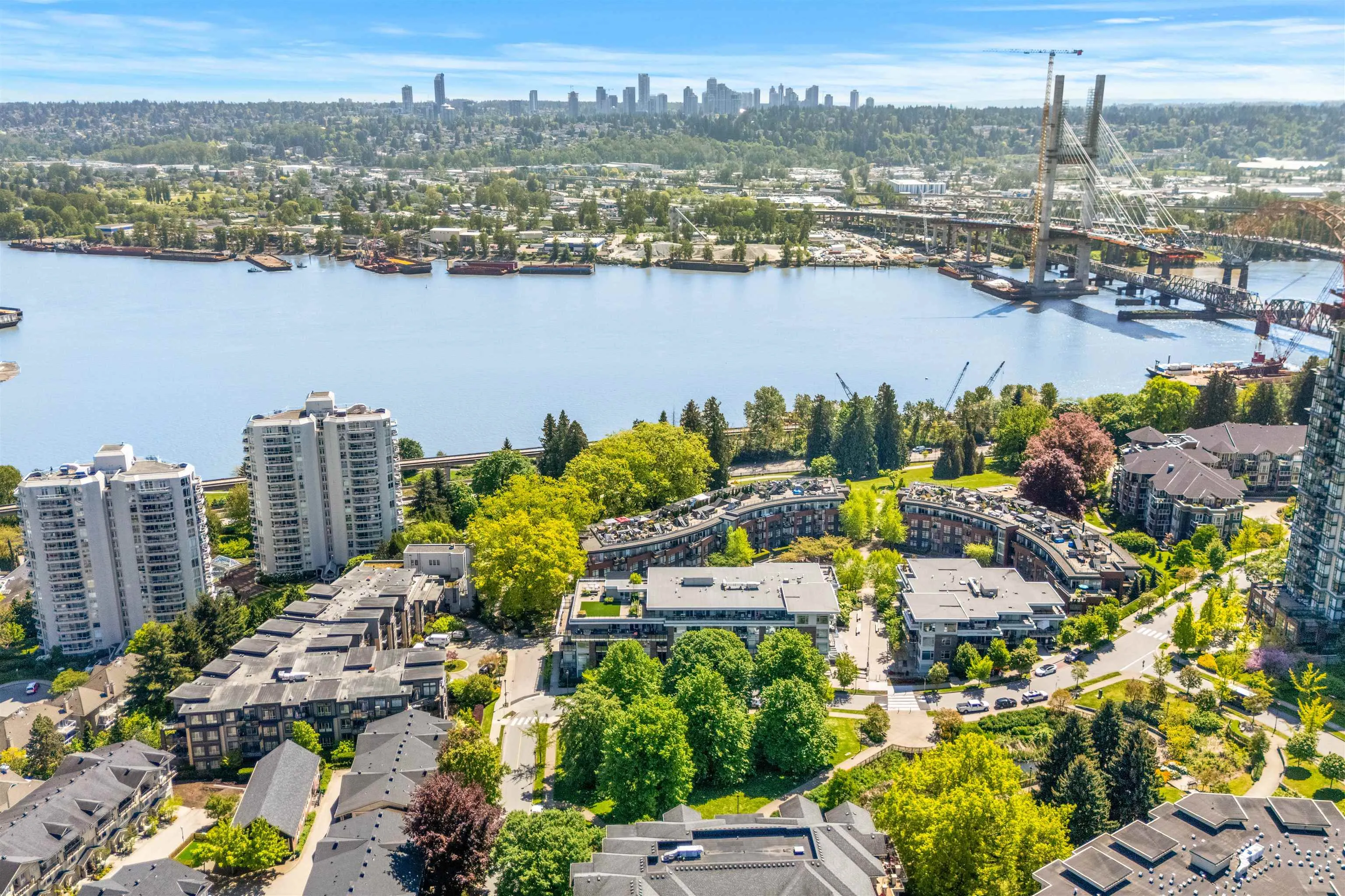 305 28 E Royal Avenue