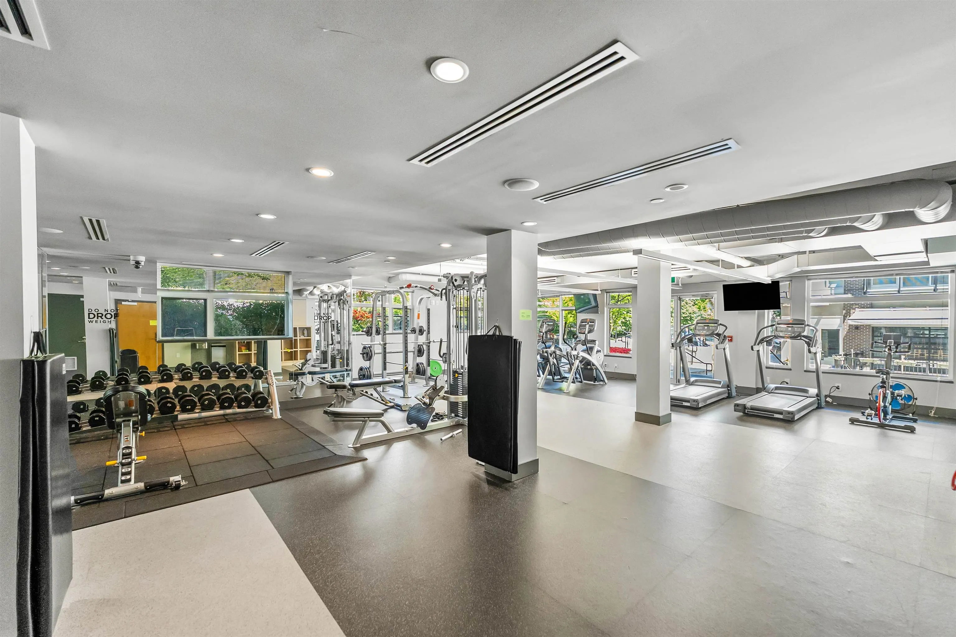 305 28 E Royal Avenue