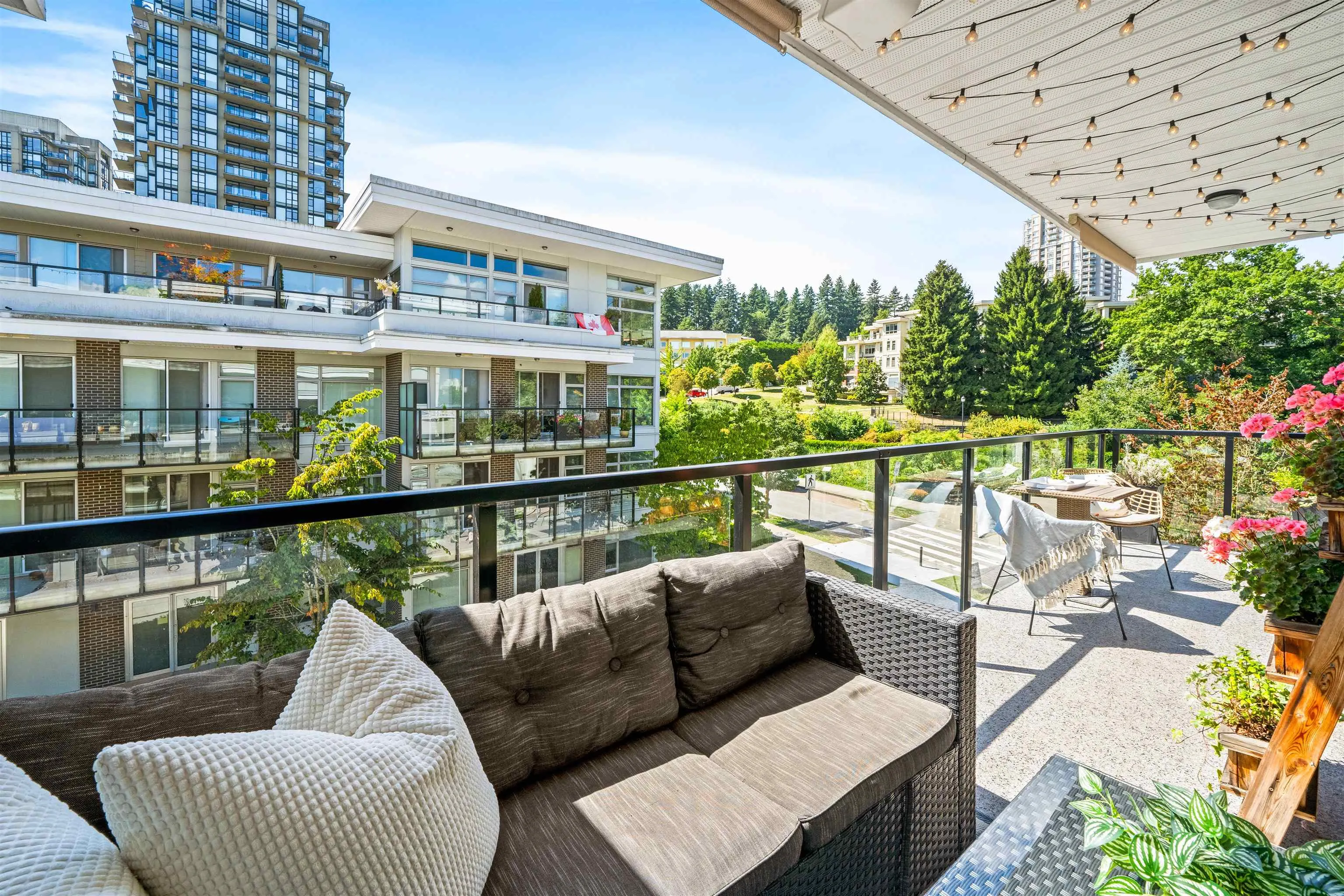 305 28 E Royal Avenue