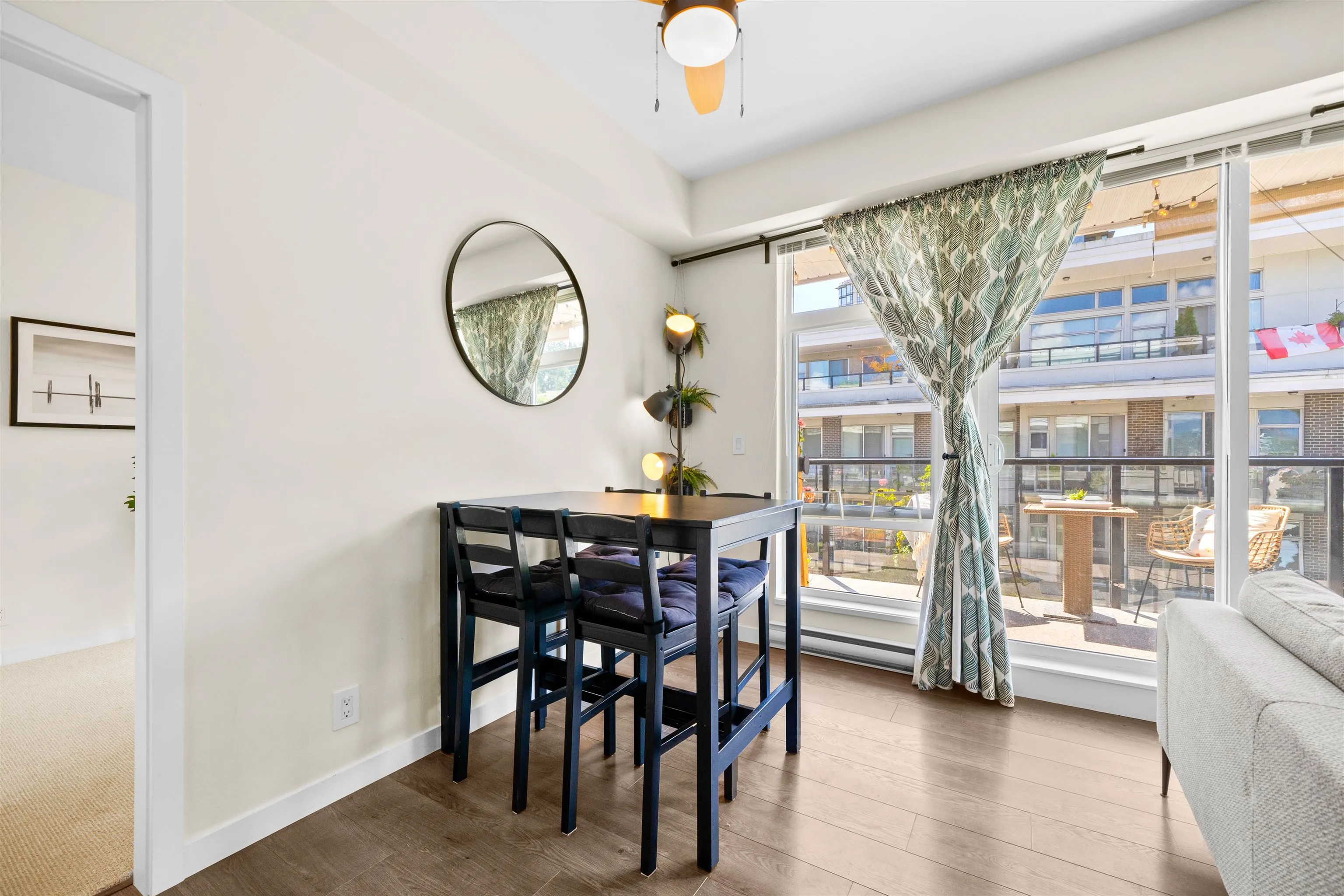 305 28 E Royal Avenue