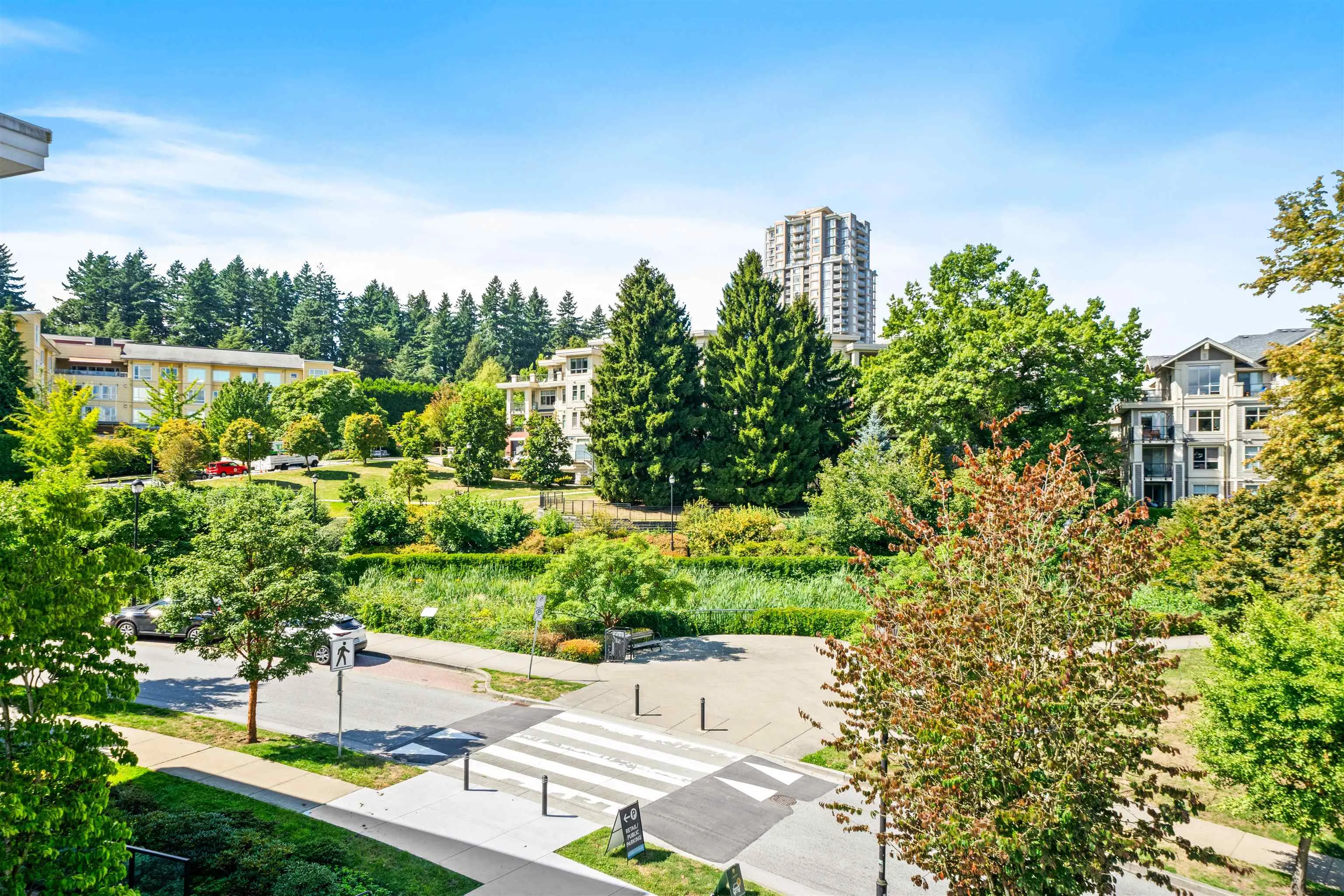 305 28 E Royal Avenue