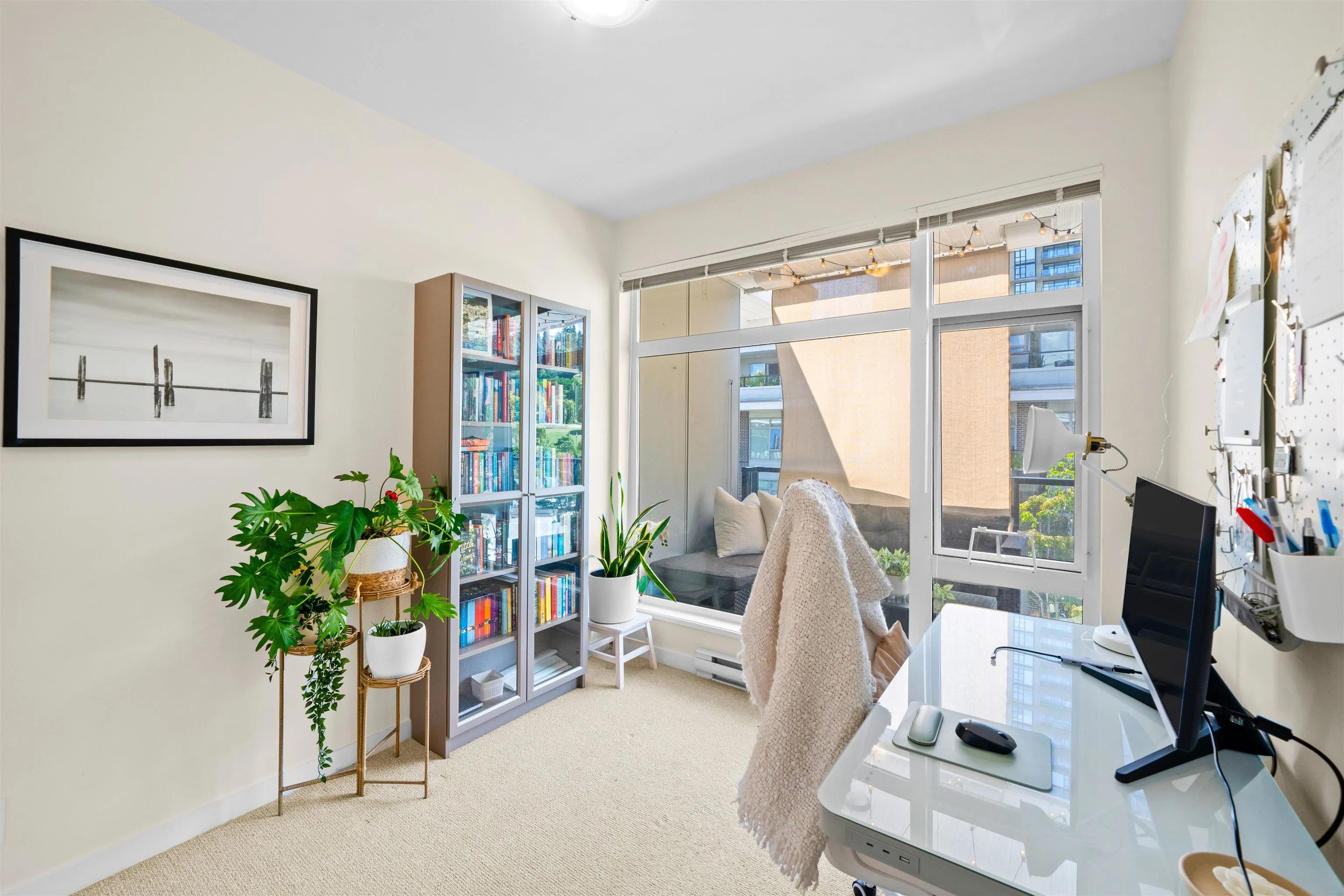 305 28 E Royal Avenue