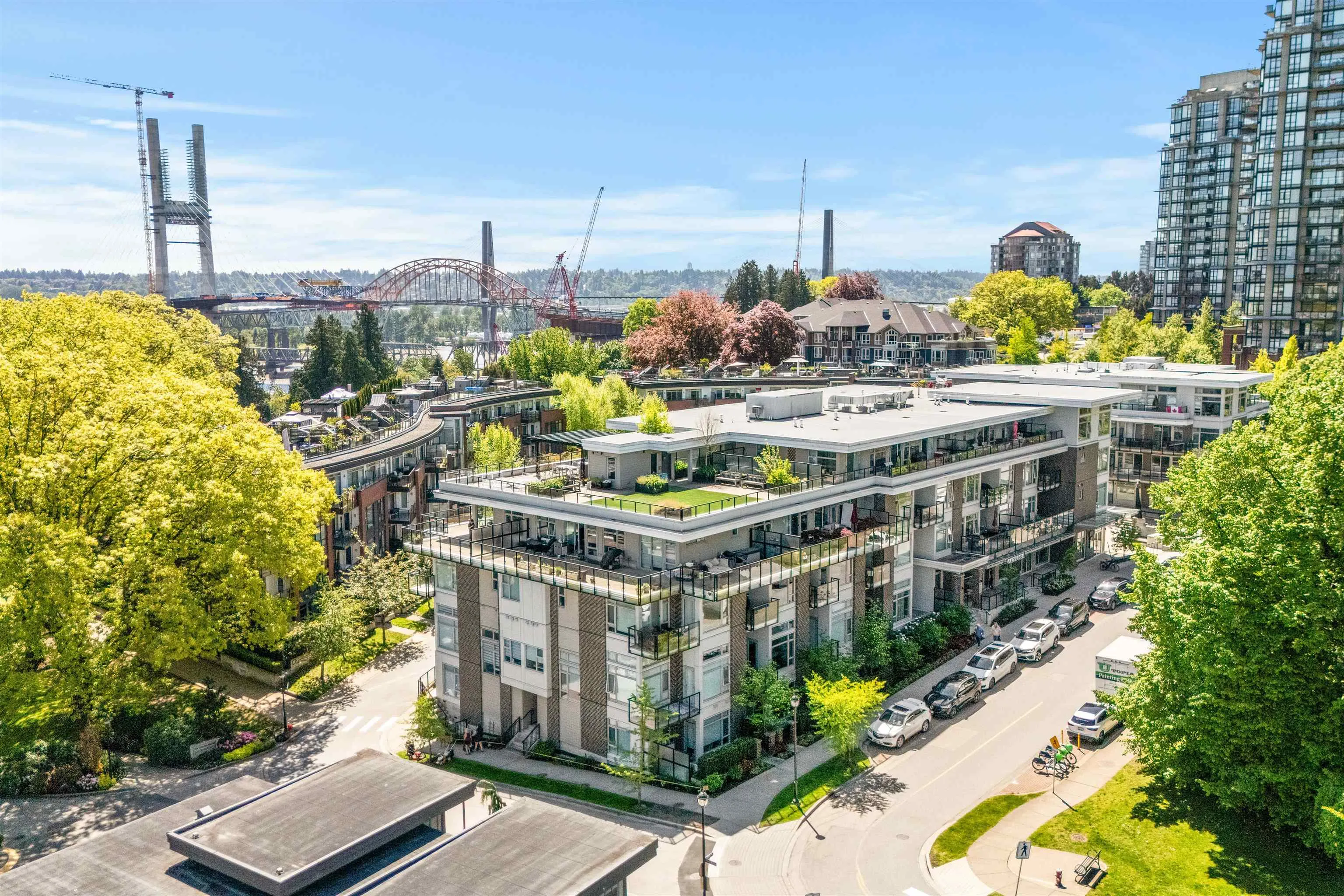 305 28 E Royal Avenue