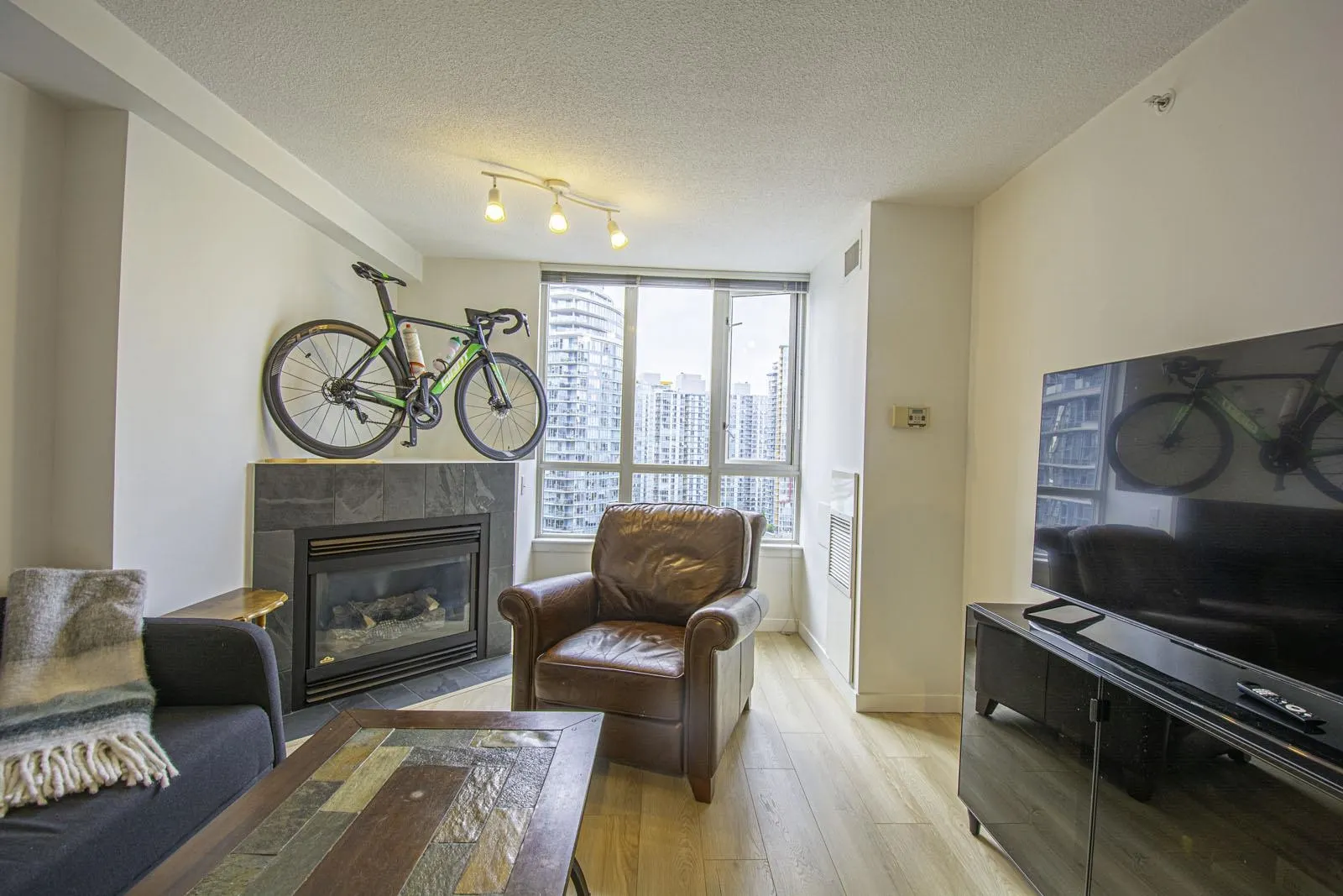 2510 63 Keefer Place