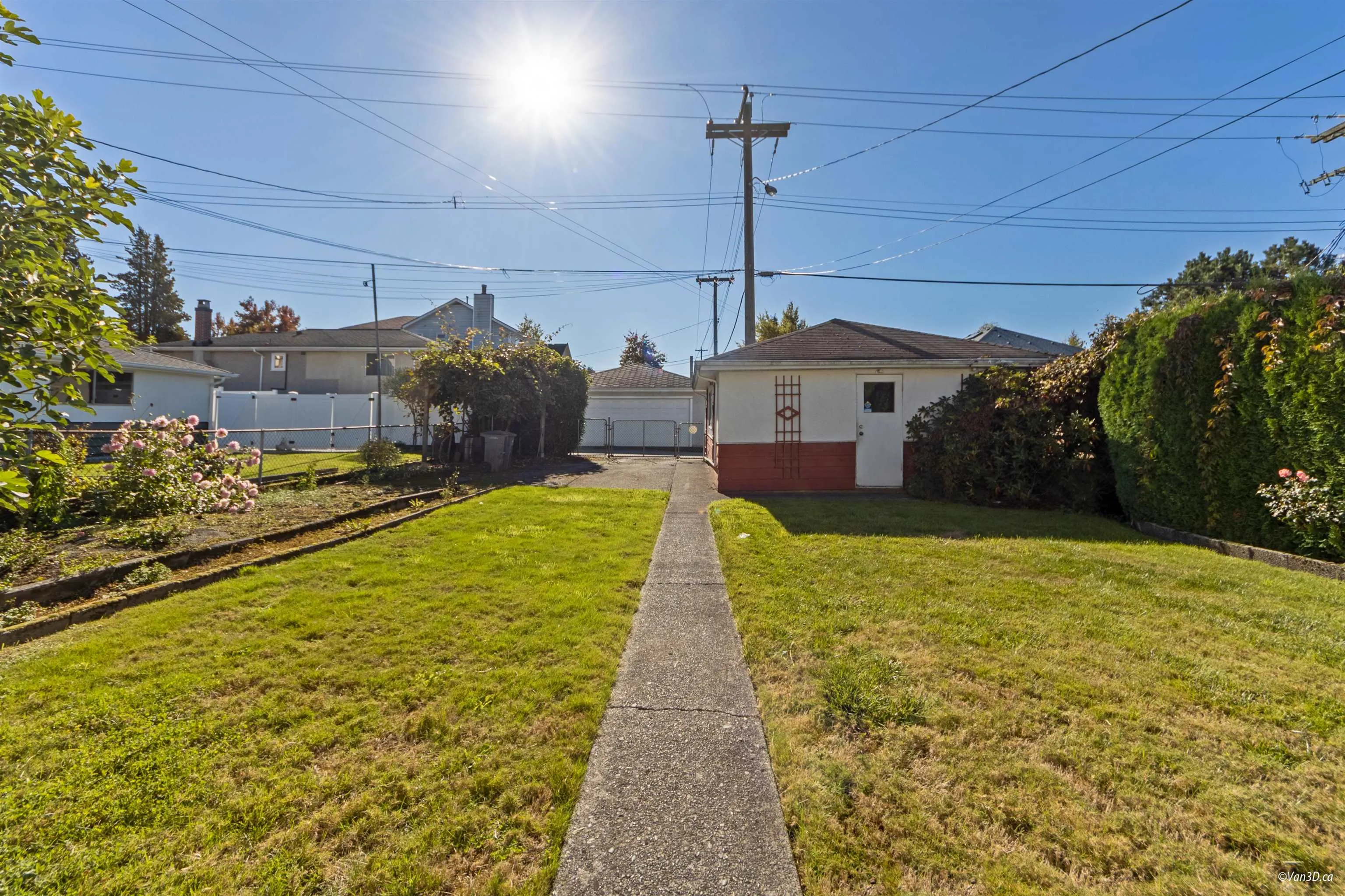 2716 E 49th Avenue