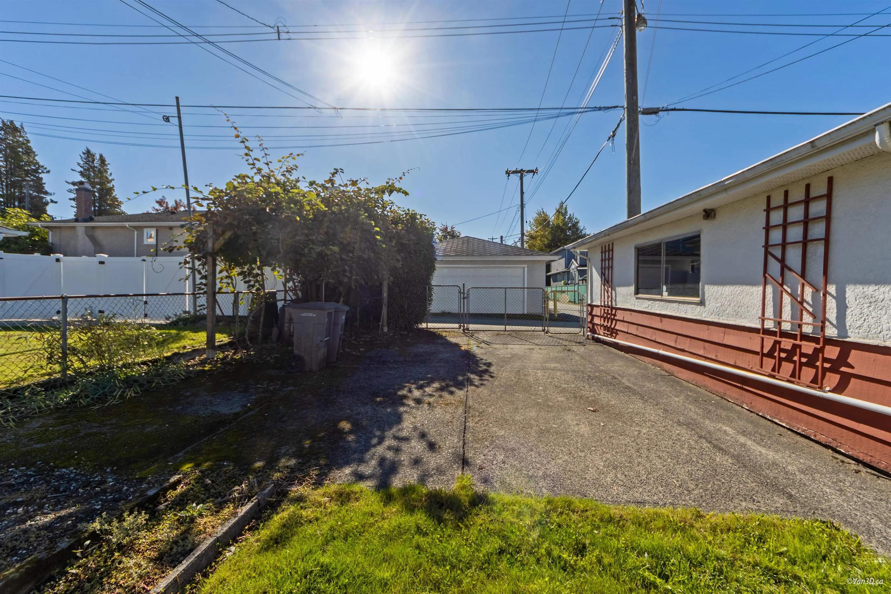 2716 E 49th Avenue