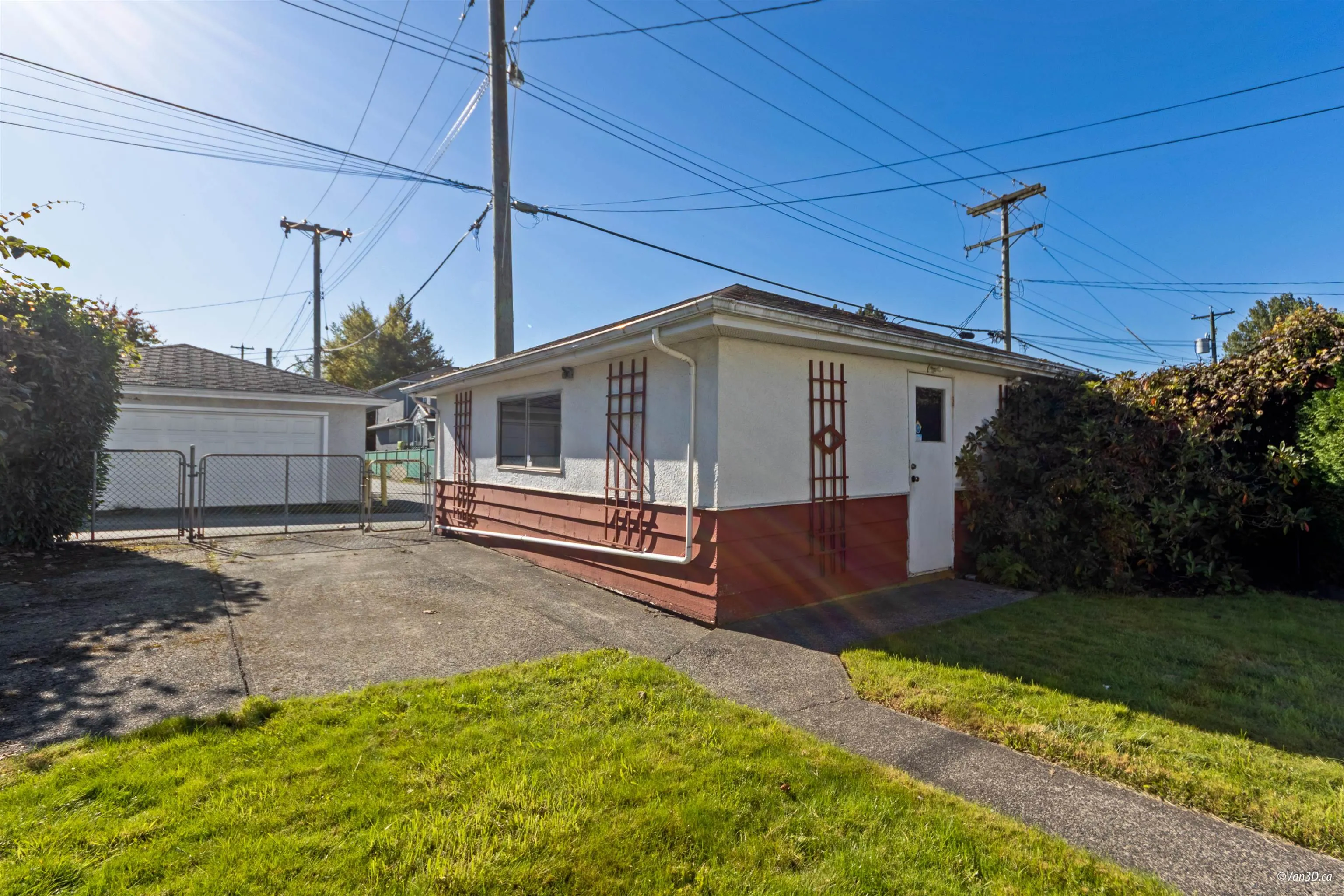 2716 E 49th Avenue