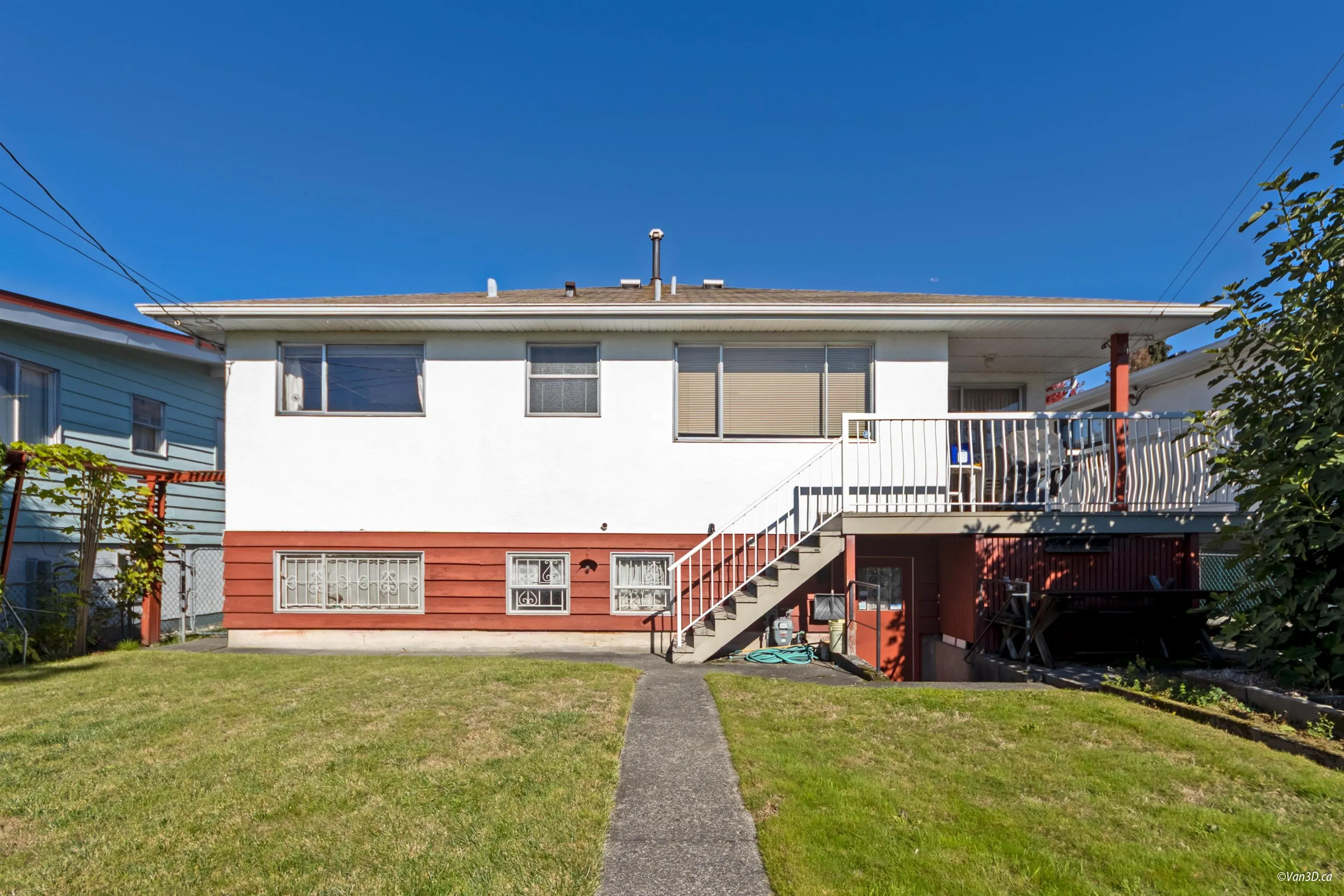 2716 E 49th Avenue