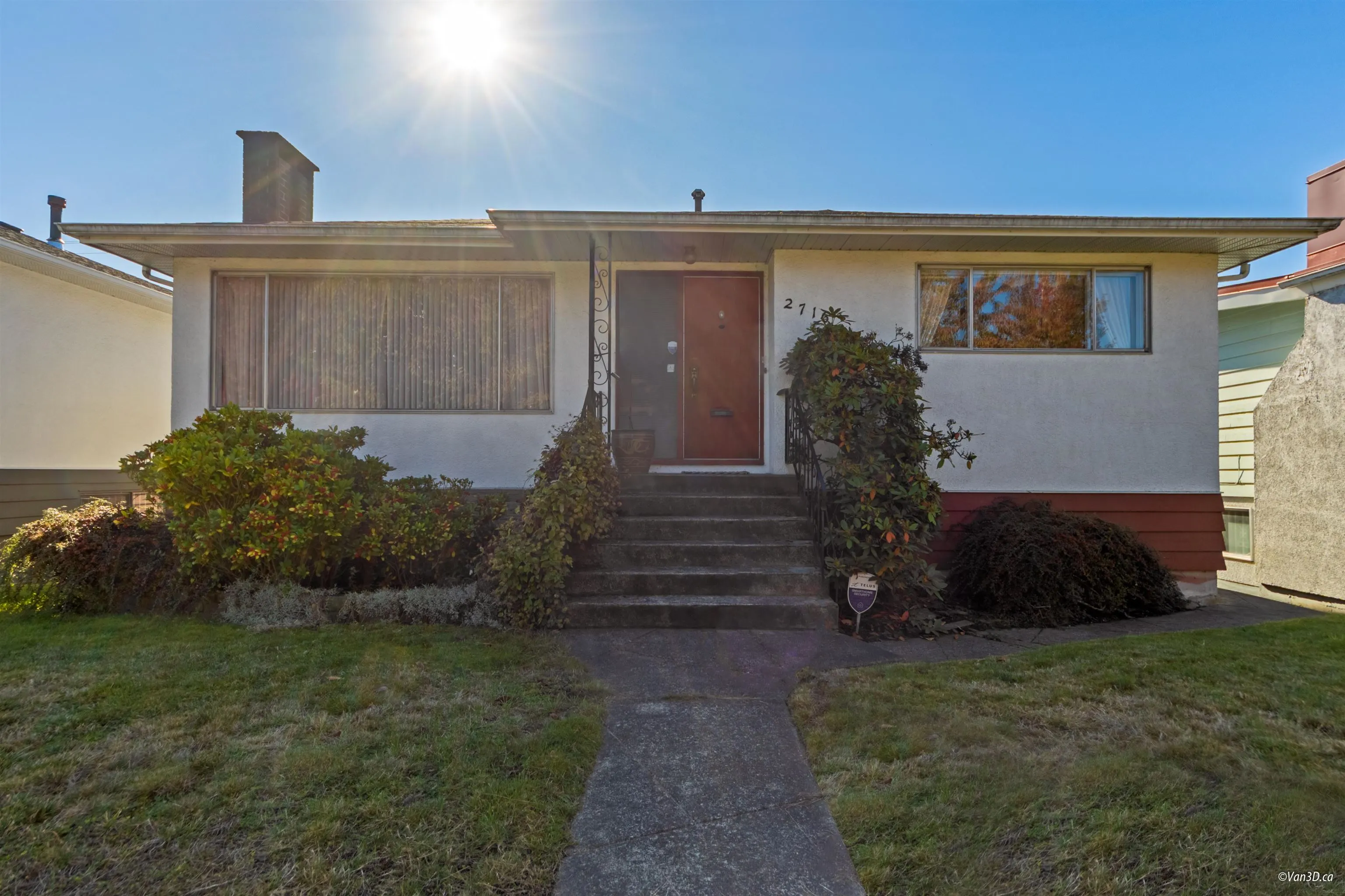 2716 E 49th Avenue