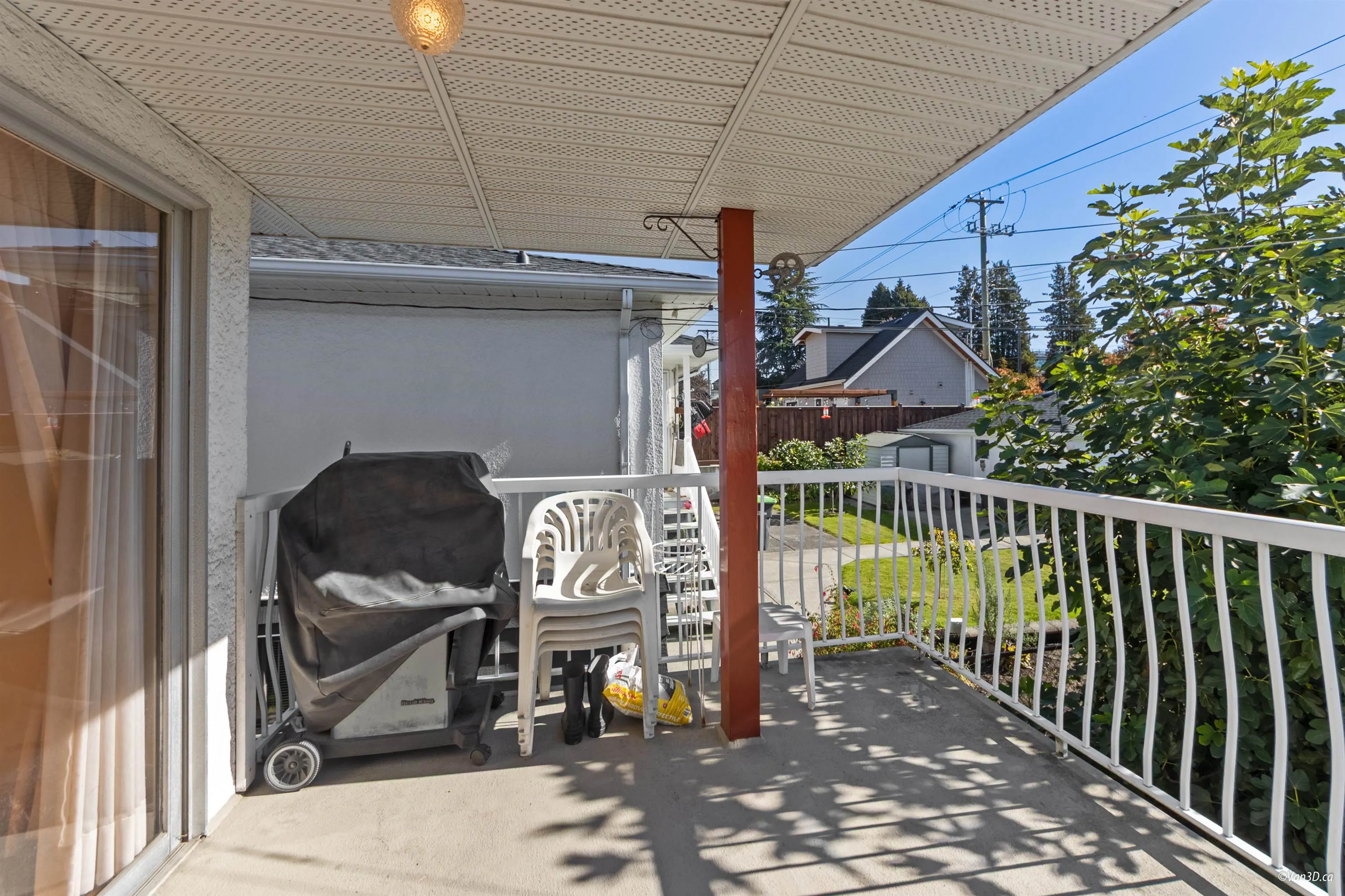 2716 E 49th Avenue