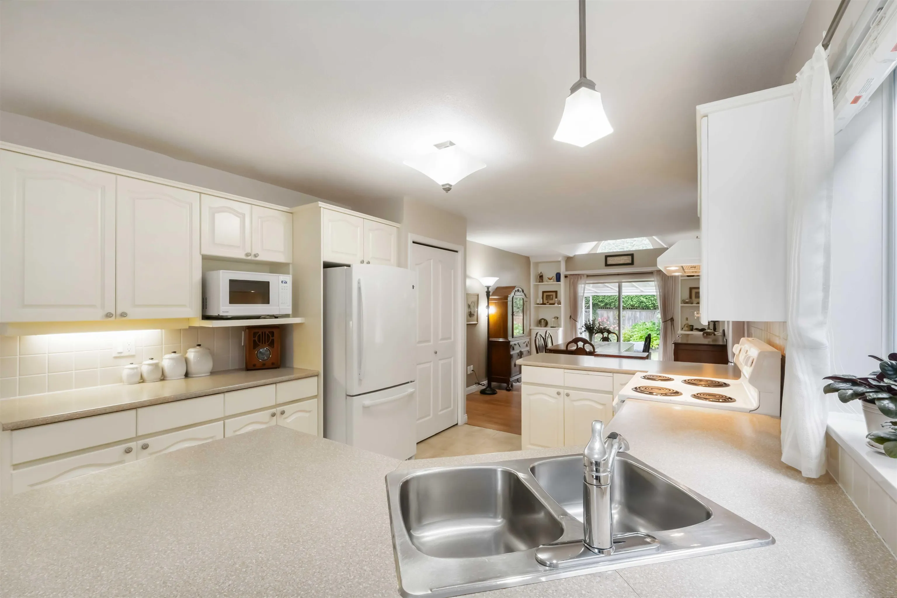 11 11438 Best Street