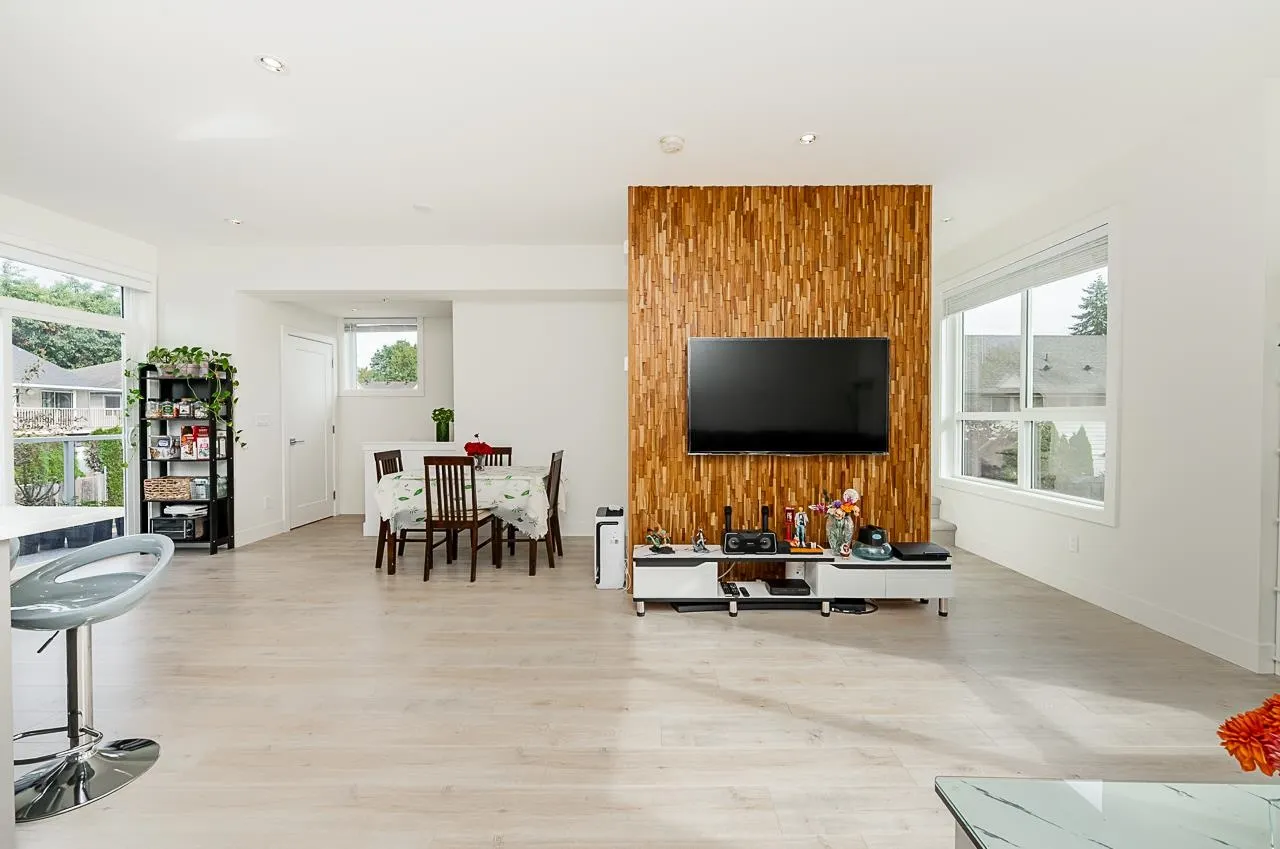 14 23785 Dewdney Trunk Road