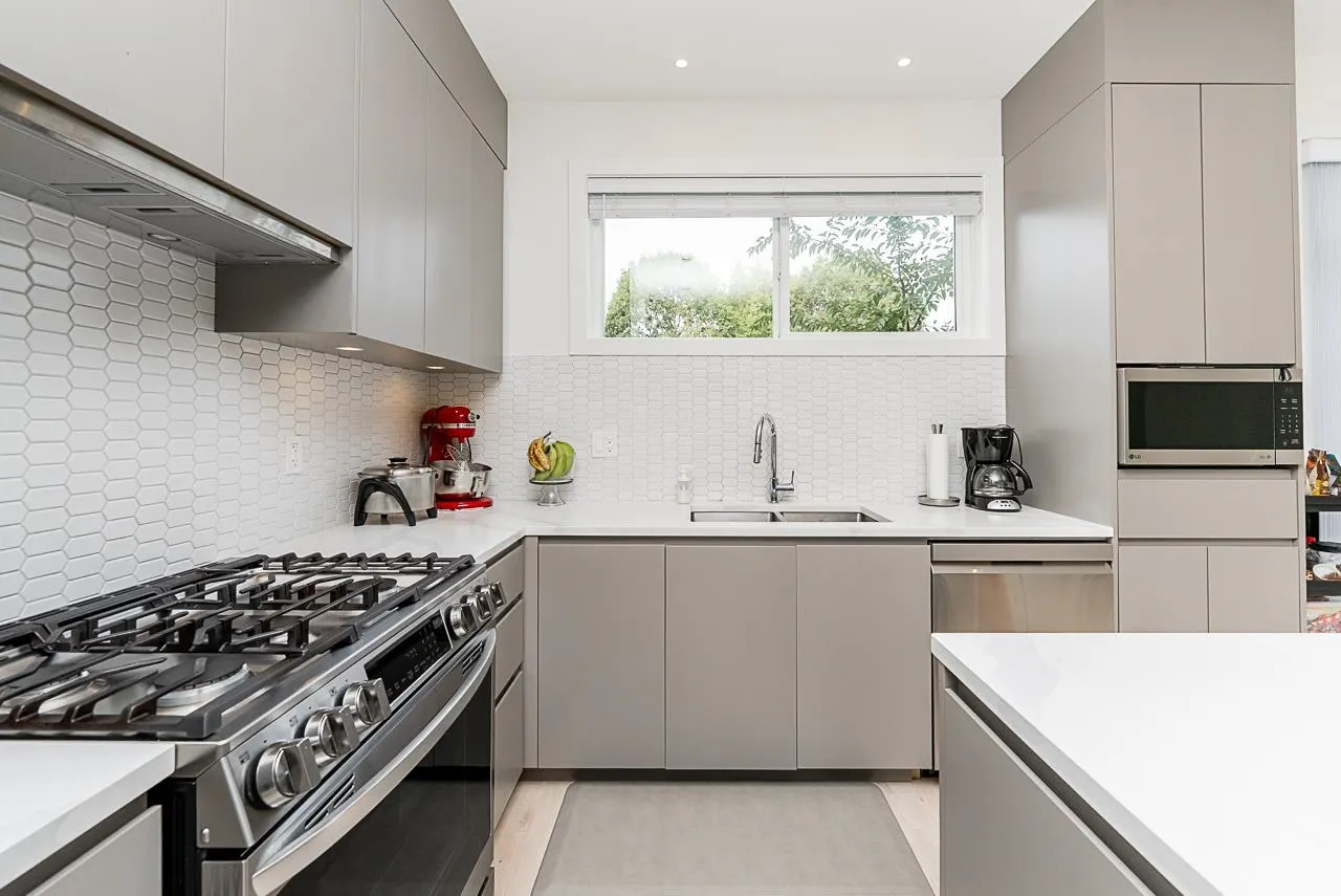 14 23785 Dewdney Trunk Road