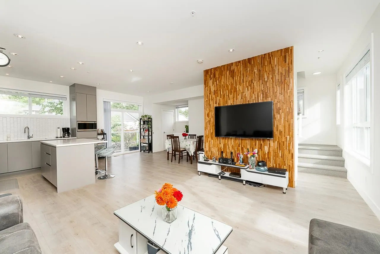 14 23785 Dewdney Trunk Road