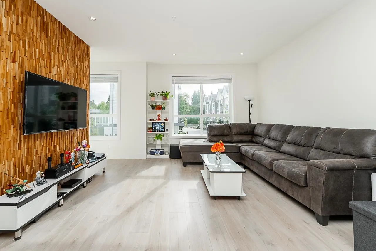 14 23785 Dewdney Trunk Road