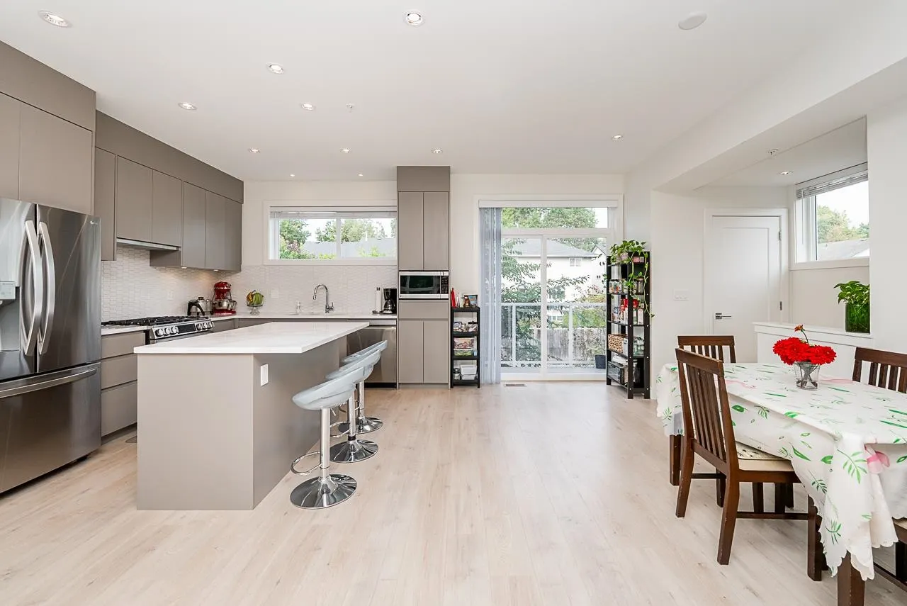 14 23785 Dewdney Trunk Road