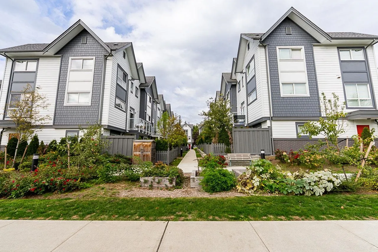 14 23785 Dewdney Trunk Road