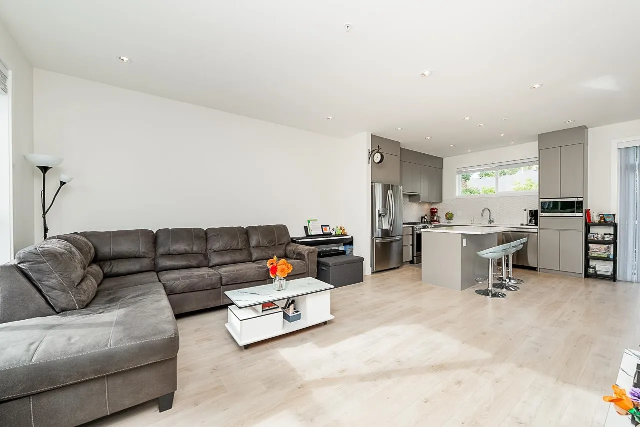 14 23785 Dewdney Trunk Road