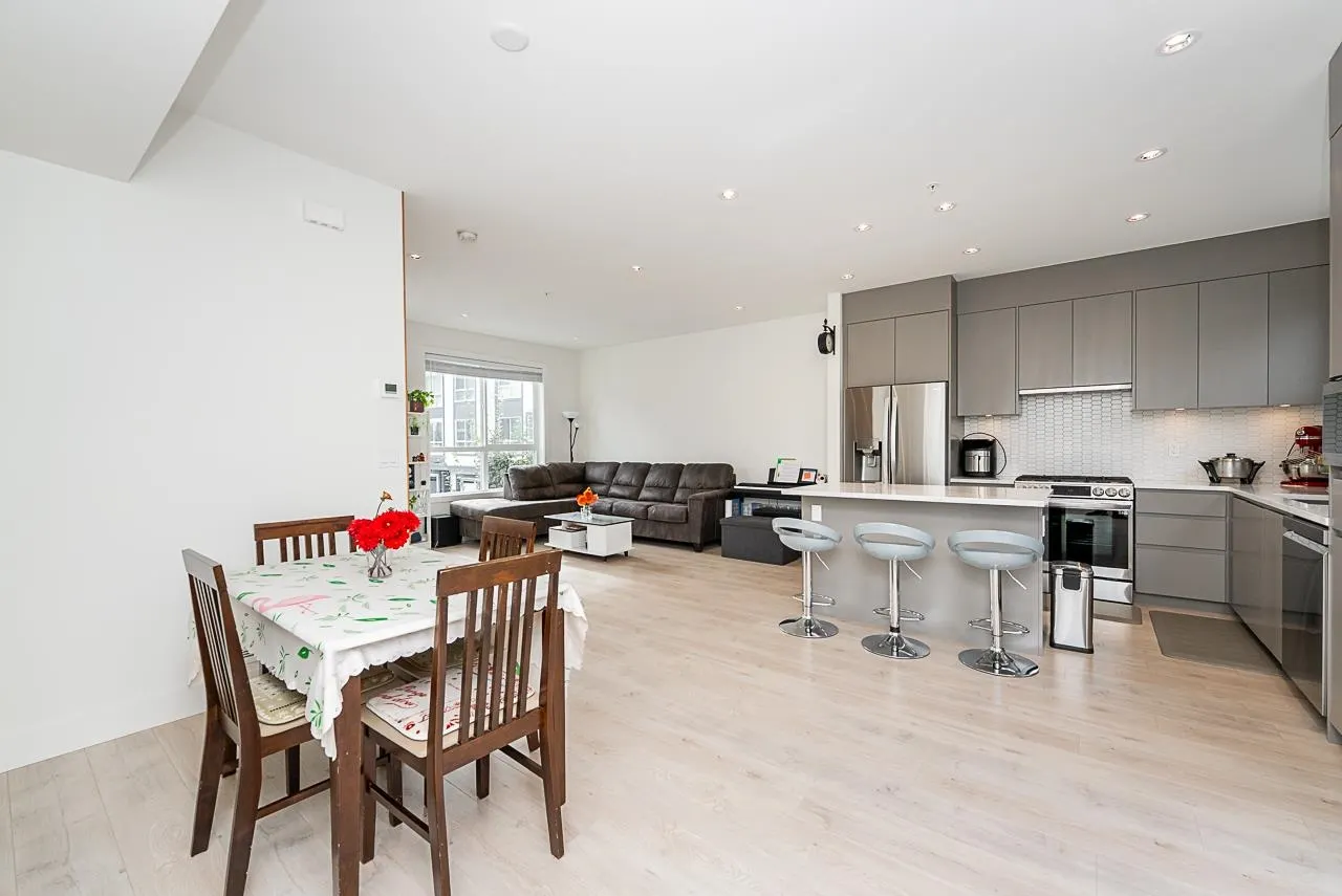 14 23785 Dewdney Trunk Road