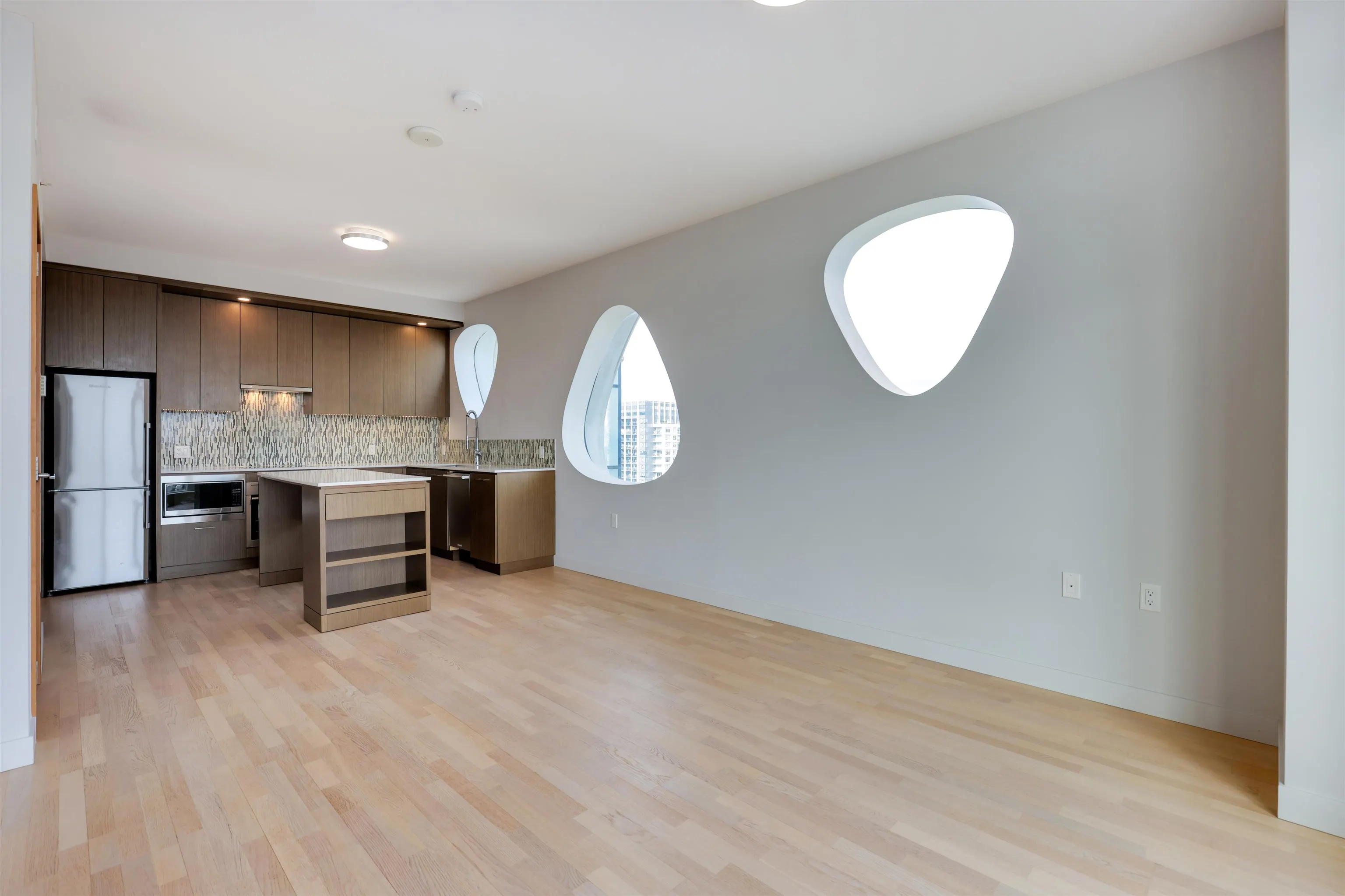 3301 13495 Central Avenue