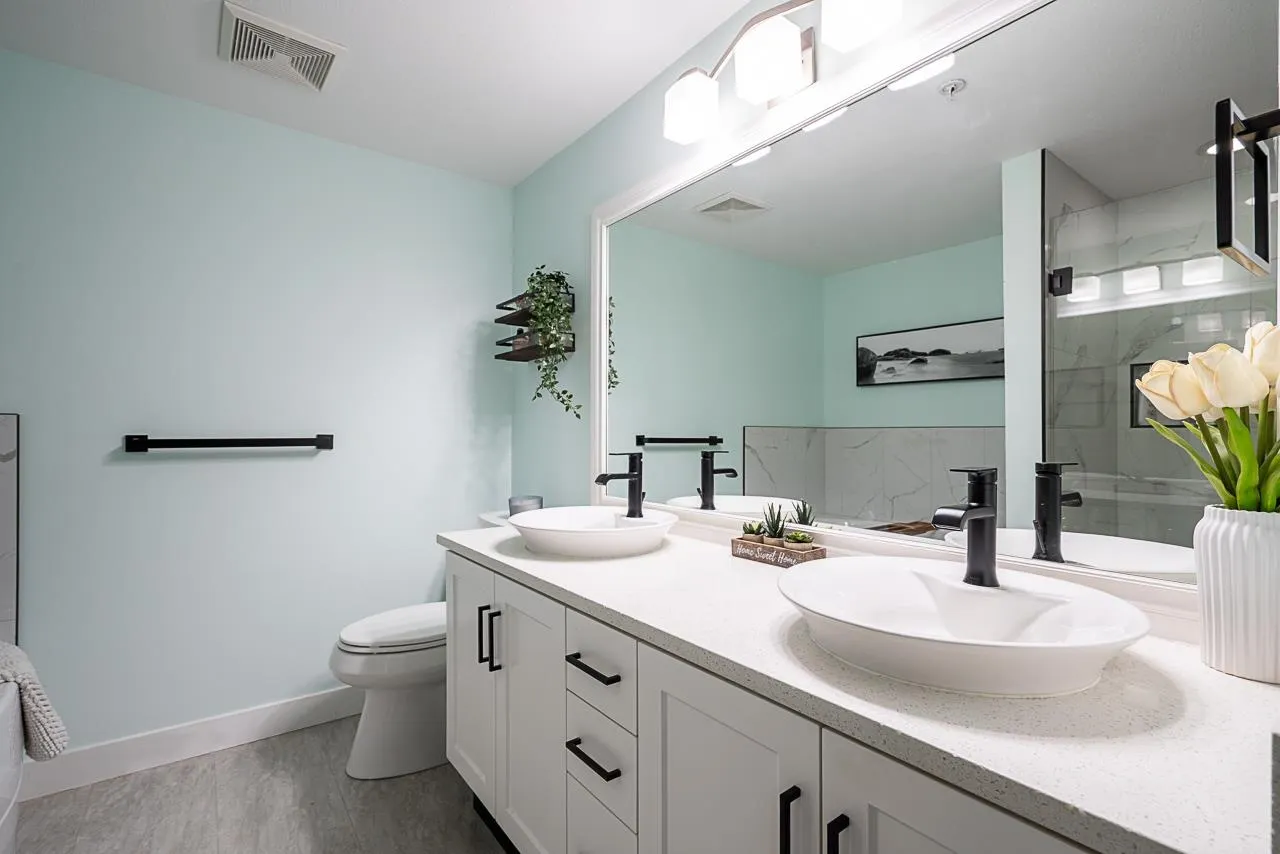 201 500 Klahanie Drive