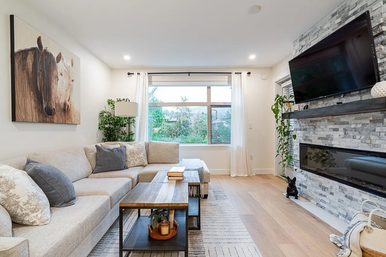 201 500 Klahanie Drive