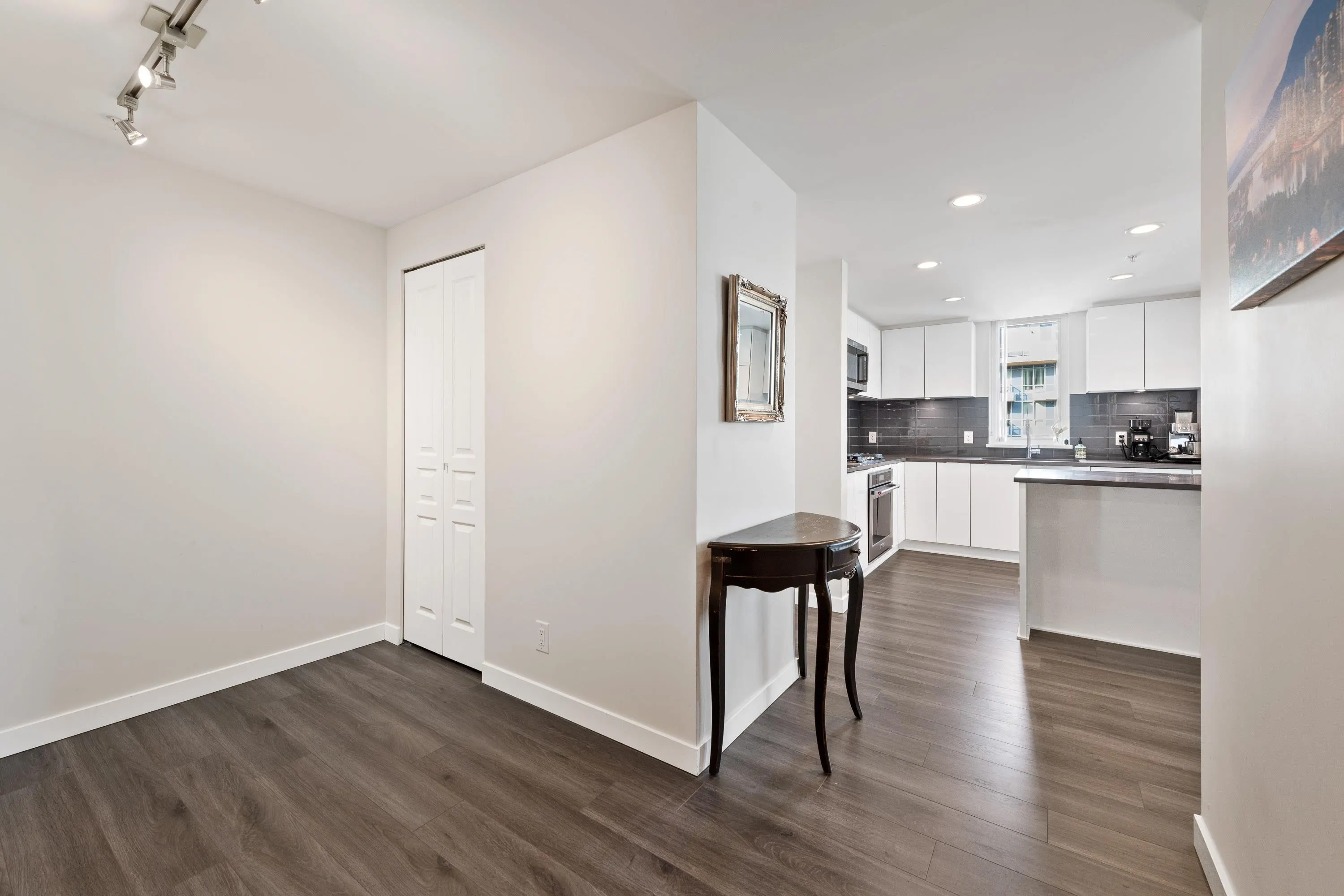 2301 3096 Windsor Gate