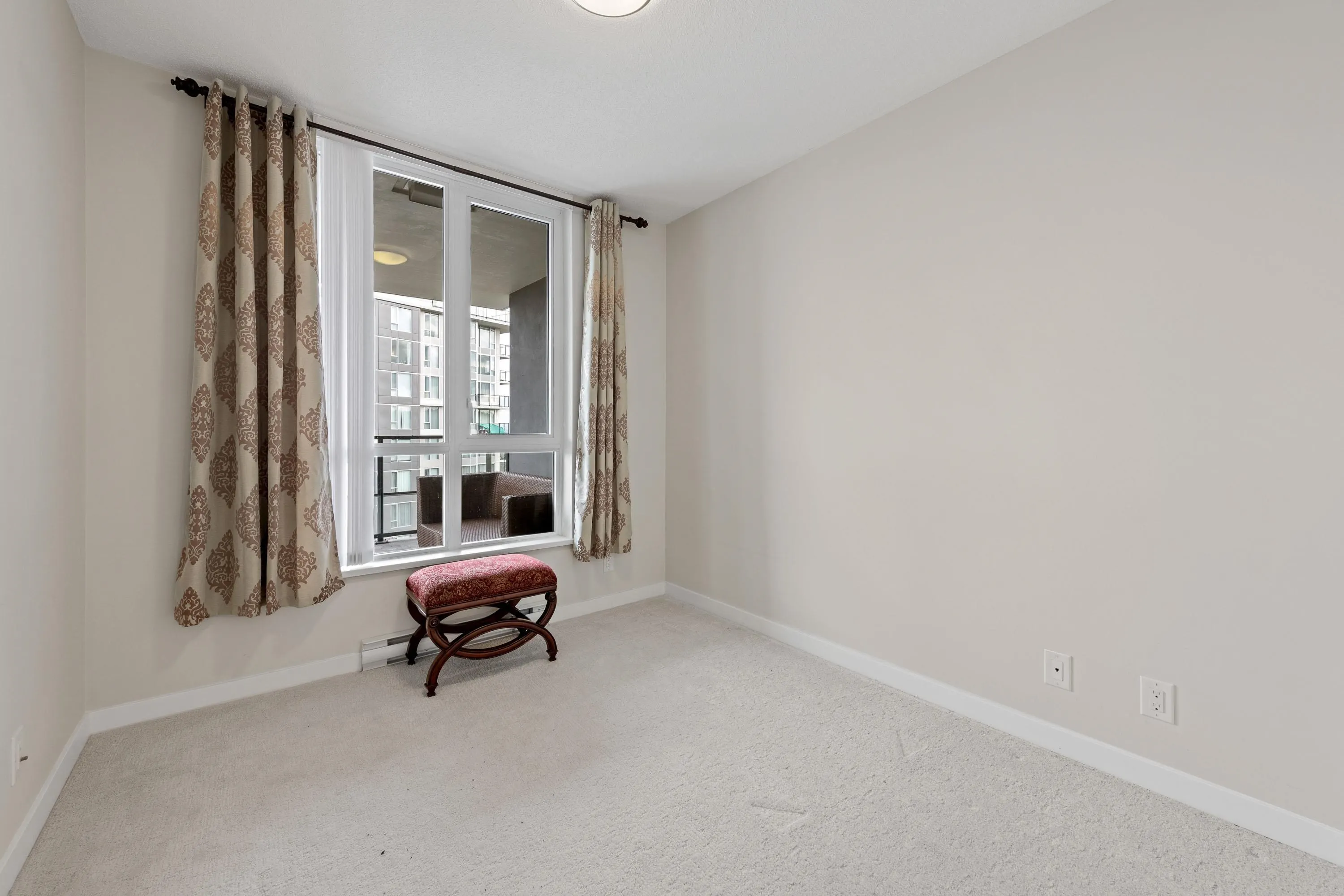 2301 3096 Windsor Gate