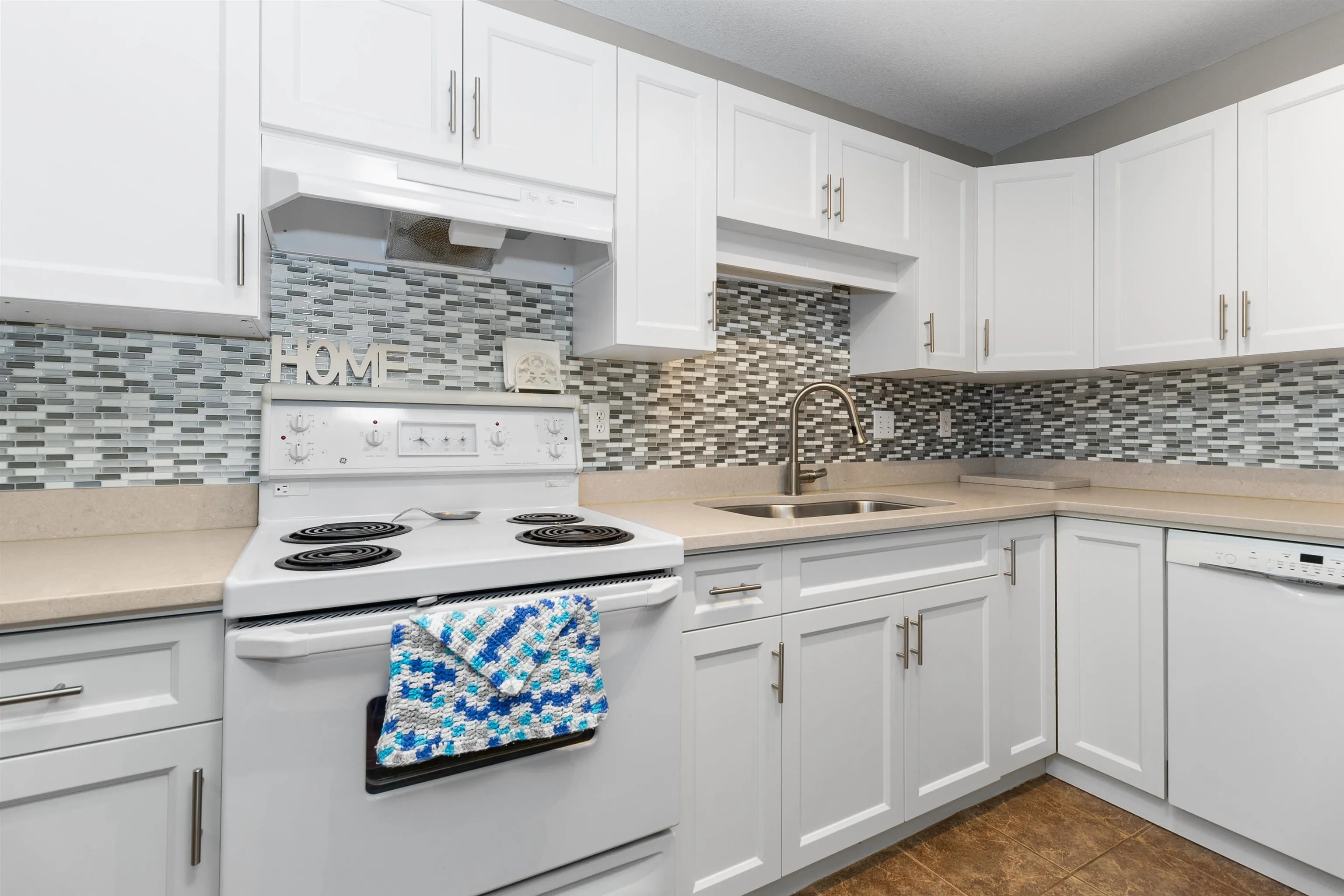 207 3174 Gladwin Road