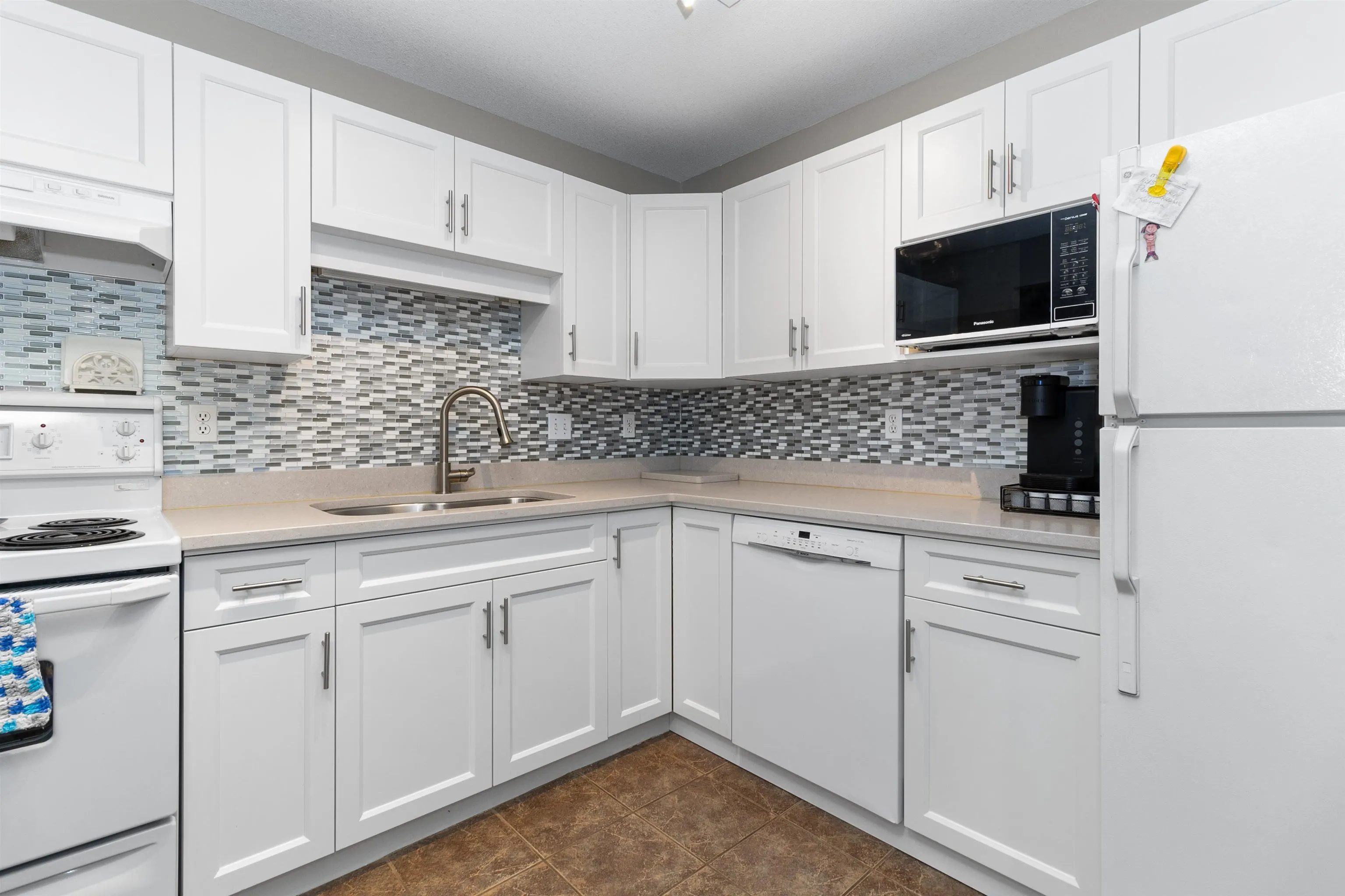 207 3174 Gladwin Road