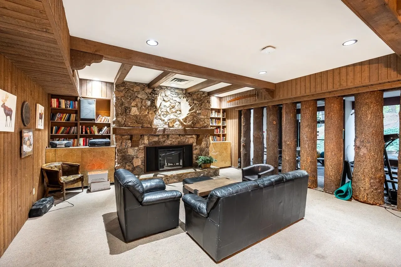 702 3755 Bartlett Court