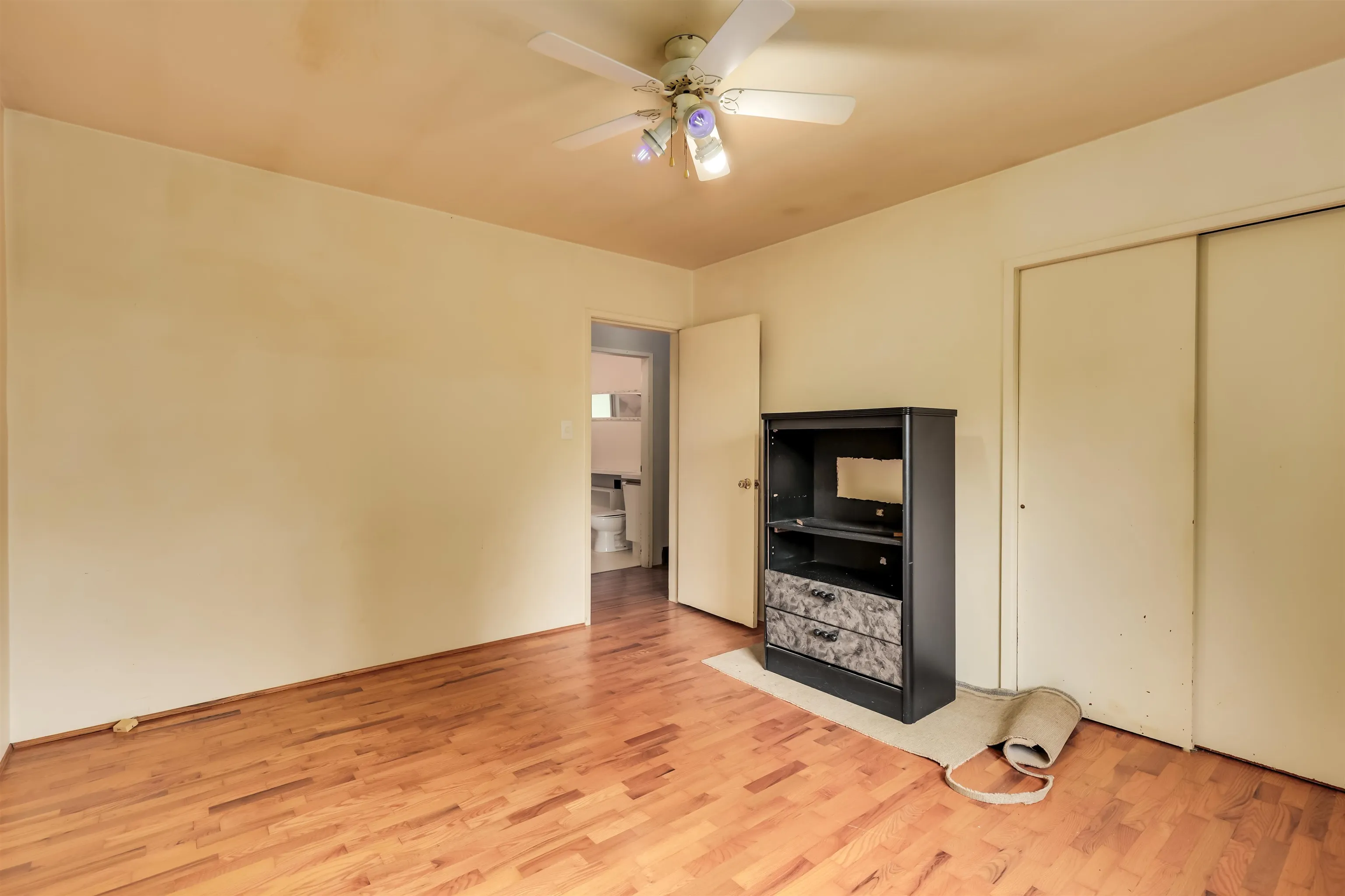 1118 Cloverley Street