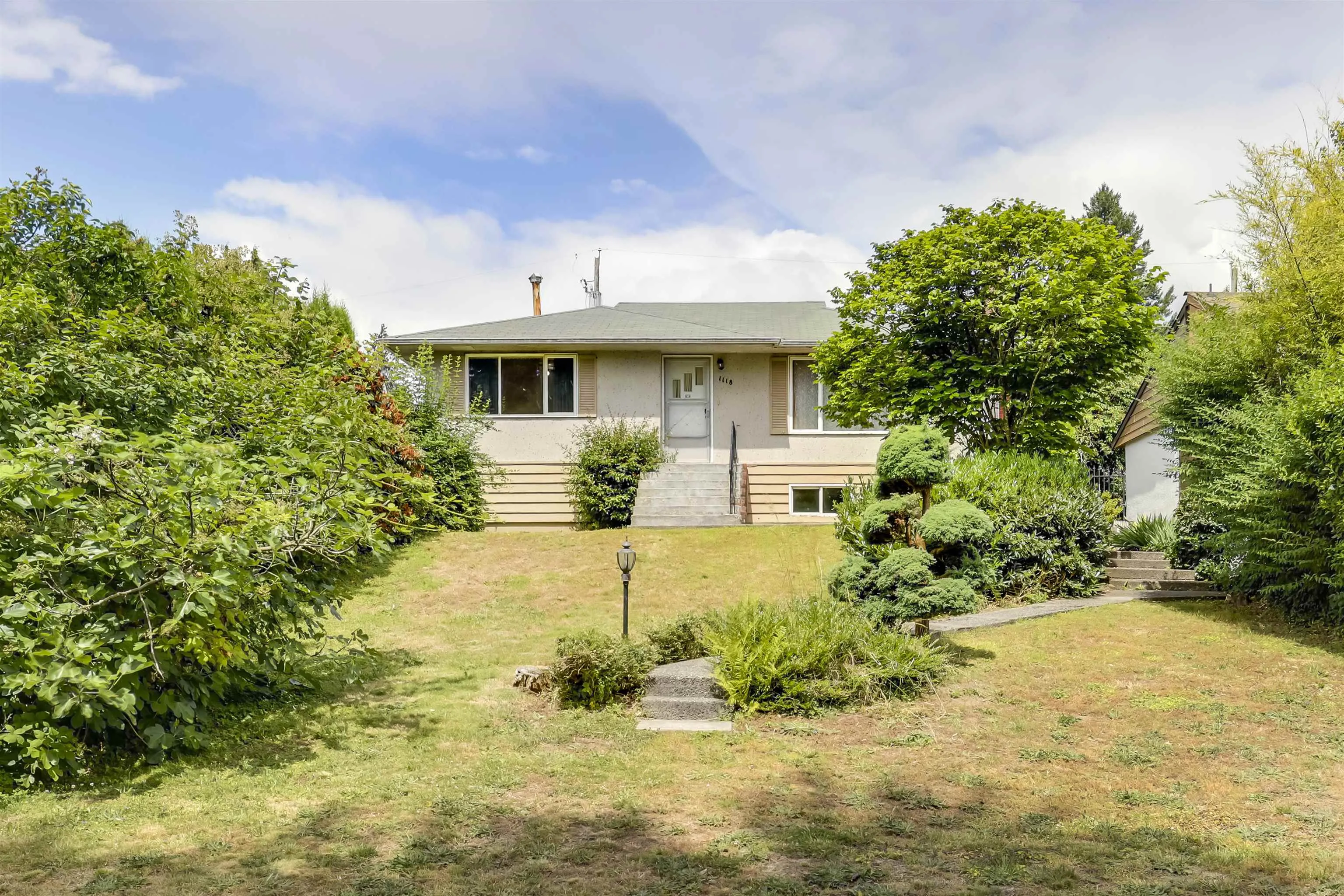 1118 Cloverley Street