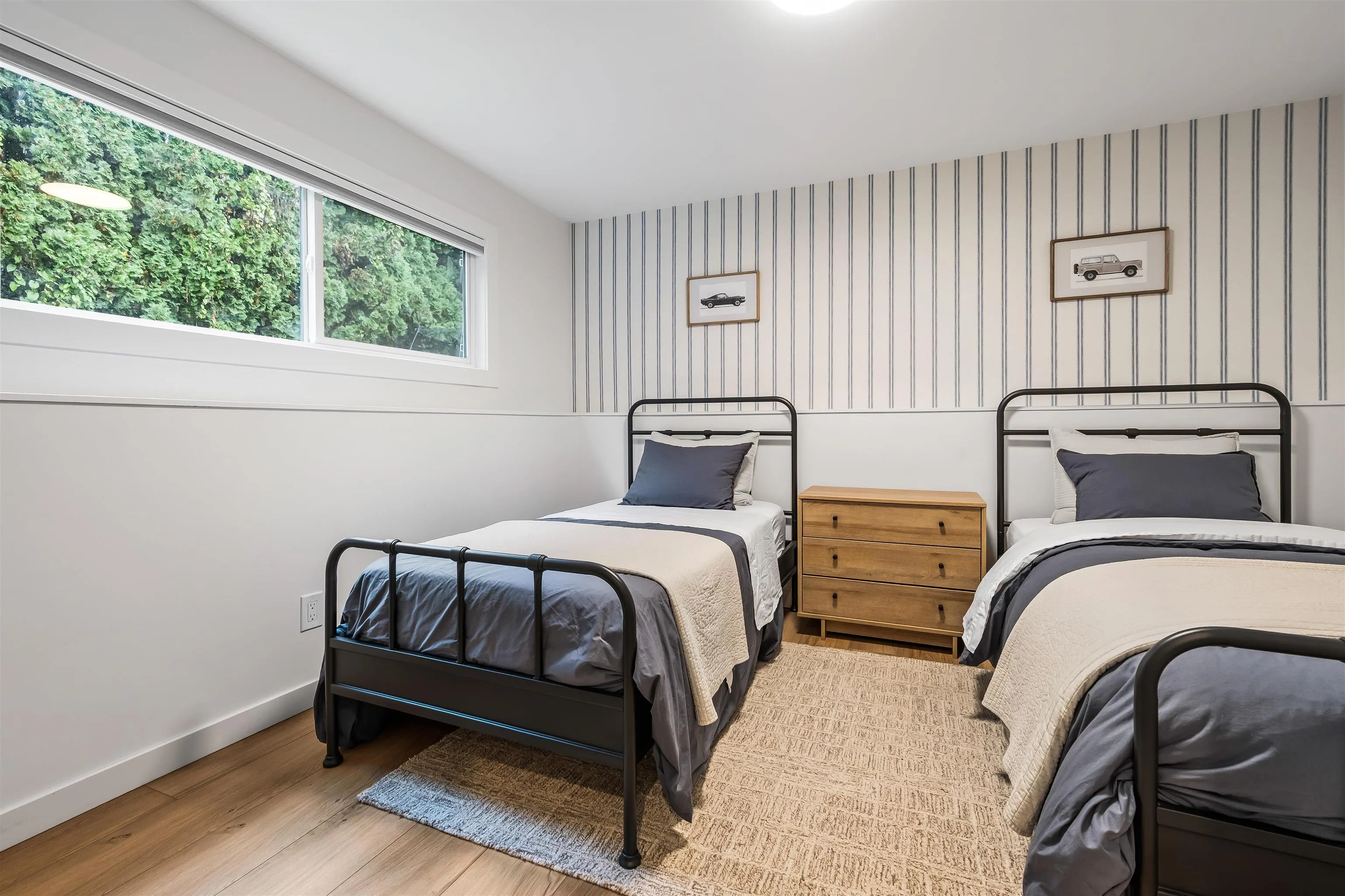 9046 Broadway Street