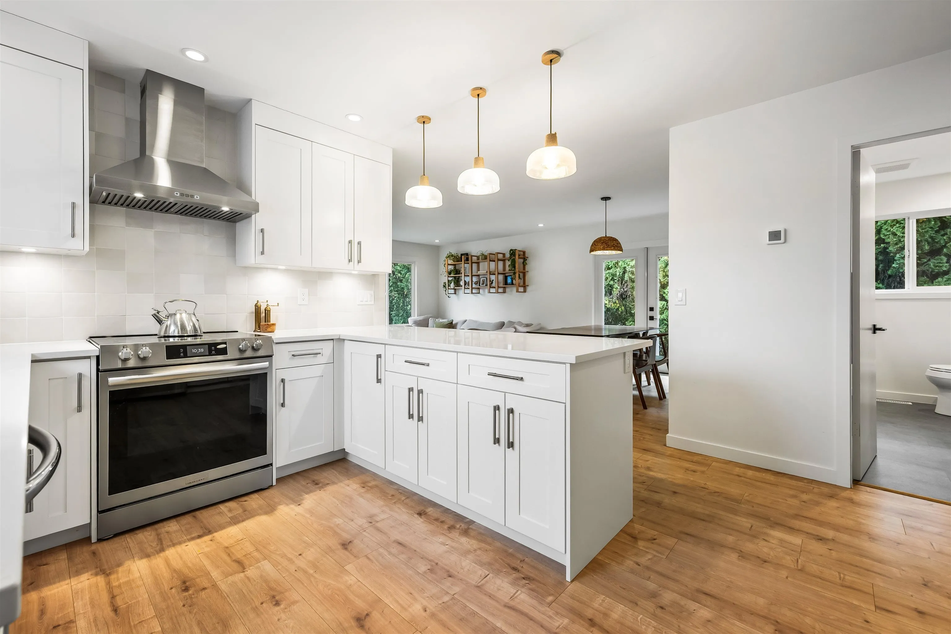 9046 Broadway Street